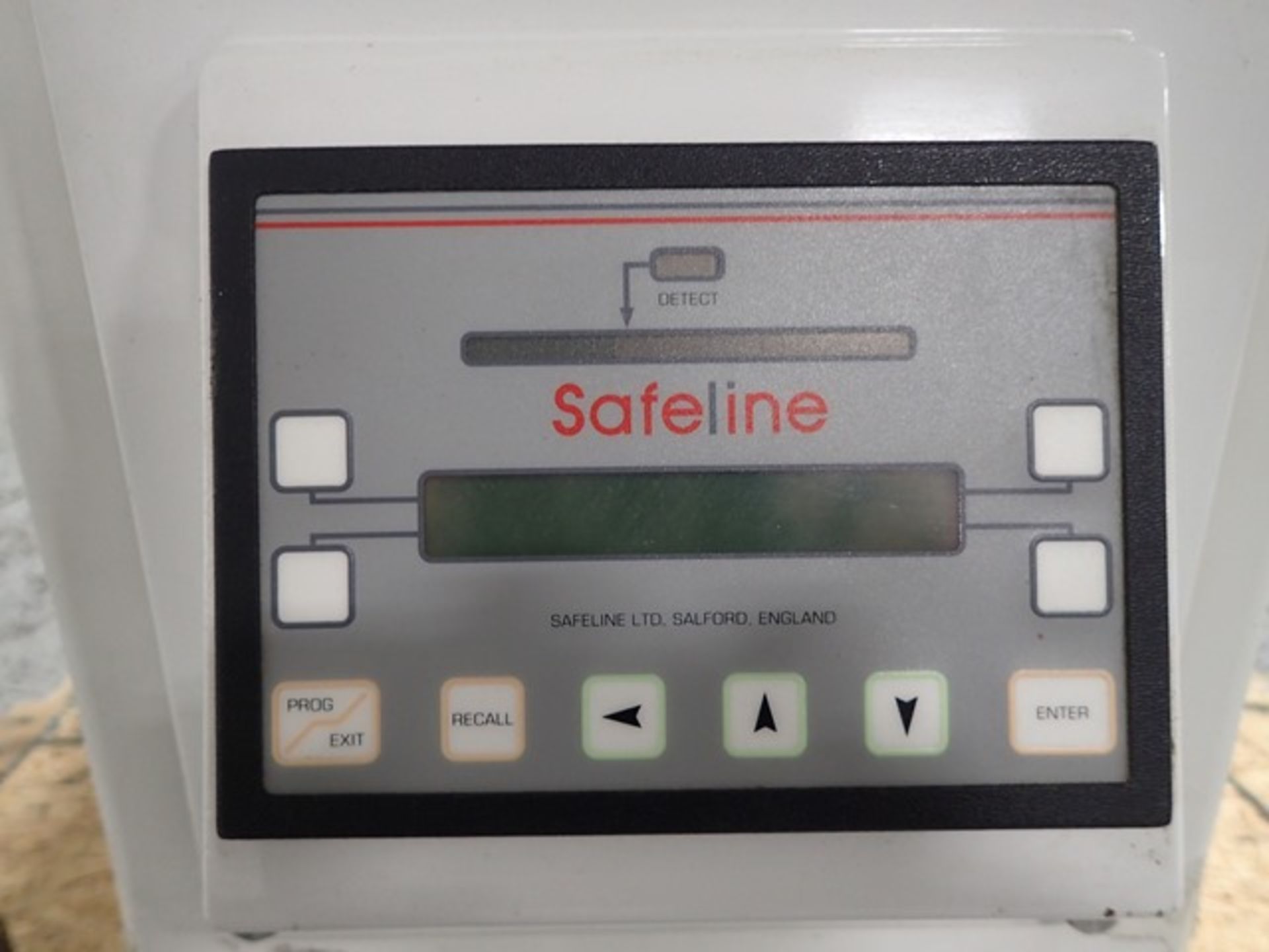 Safeline pass-thru metal detector, 25" long x 12" high x 12" width aperture, with controls on unit. - Image 5 of 7