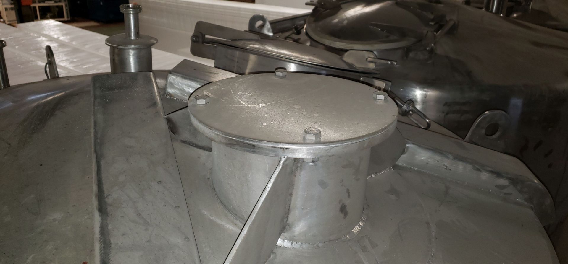 4270 L (1128 USG) Stainless Steel Tank Closed Top w/Manhole **See Auctioneers Note** - Image 8 of 15