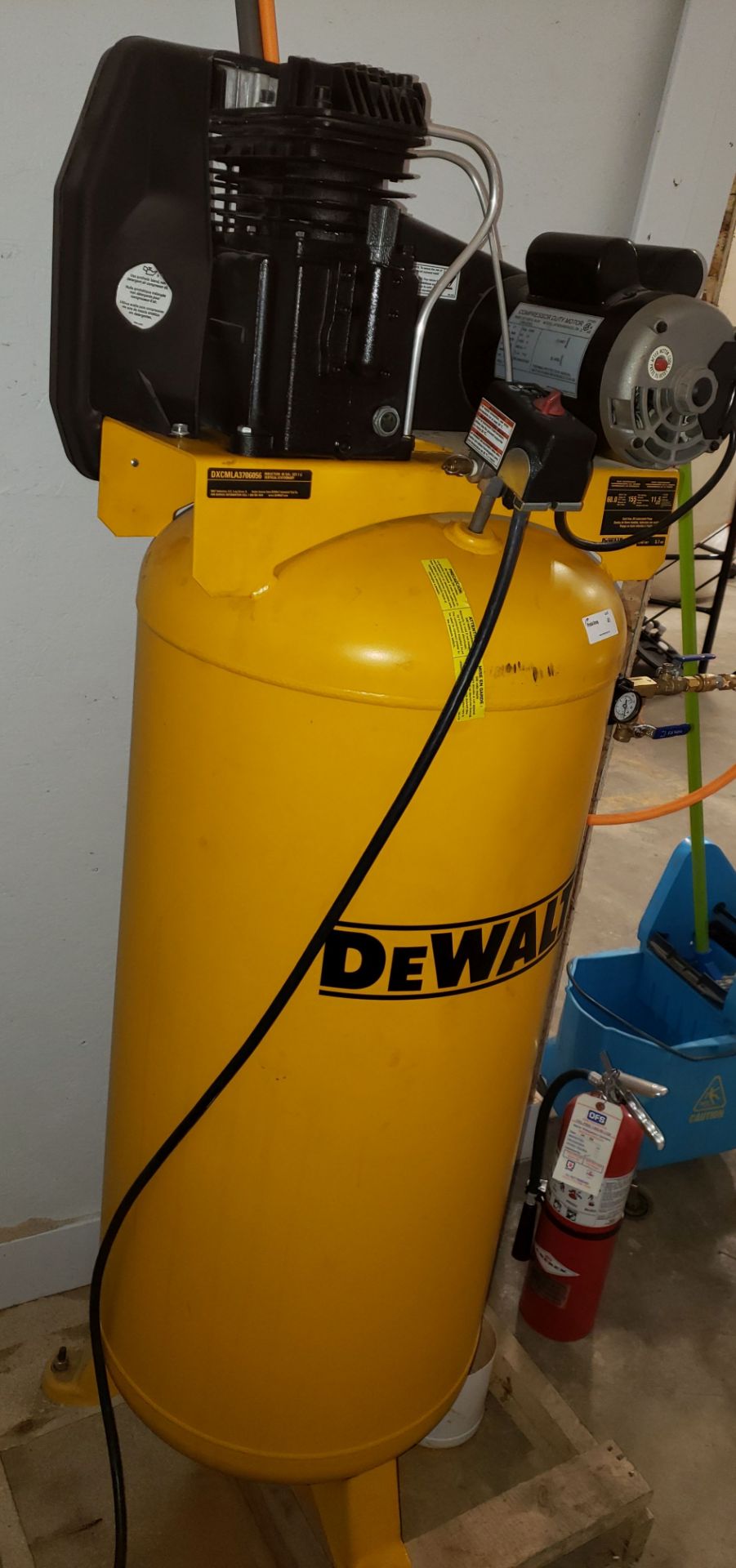 DEWALT VERTICAL AIR COMPRESSOR 220Volt 155 PSI - Image 2 of 5