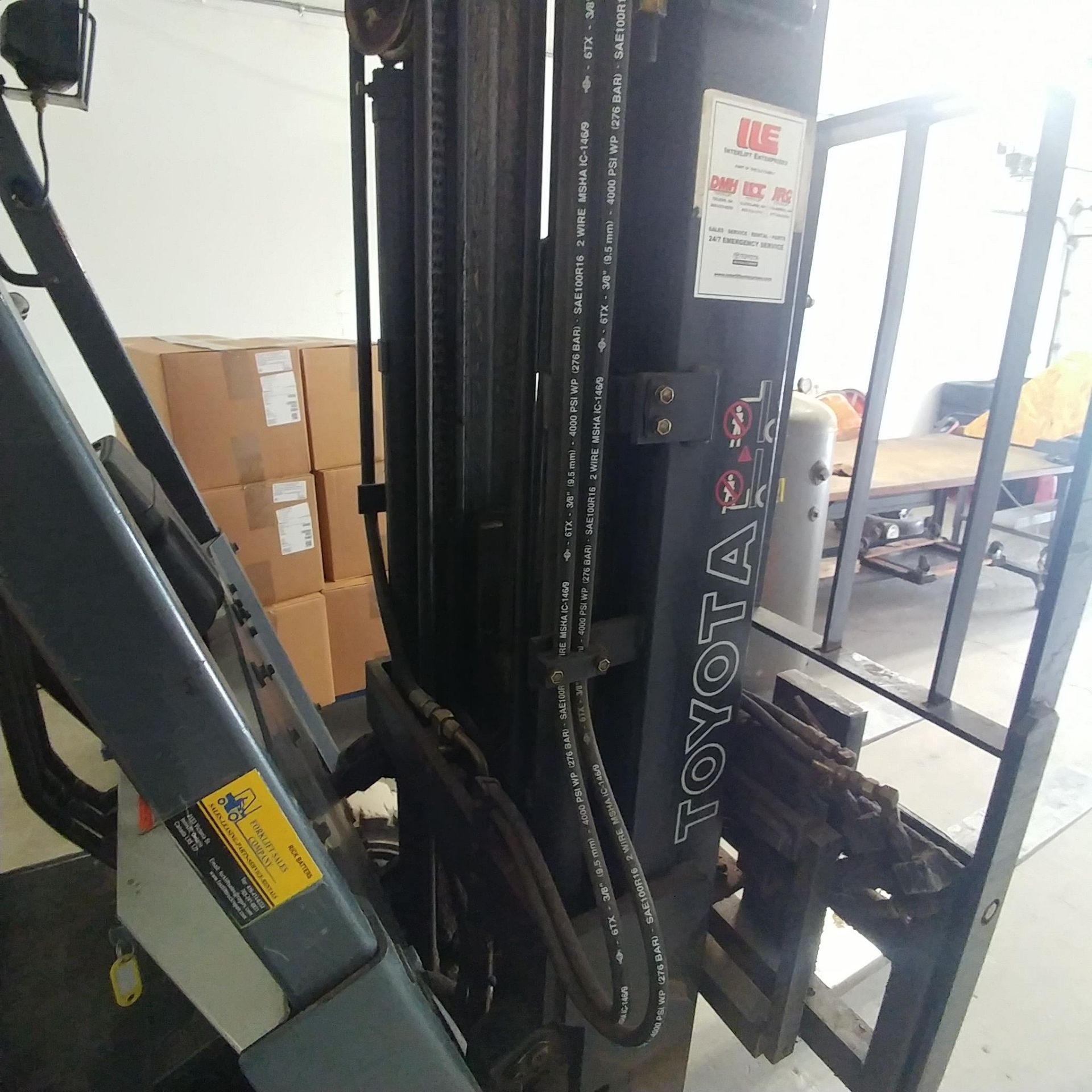 Toyota Electric Forklift Truck - 3 Stage - c/w chargers - 5000 lb capacity - Image 16 of 28