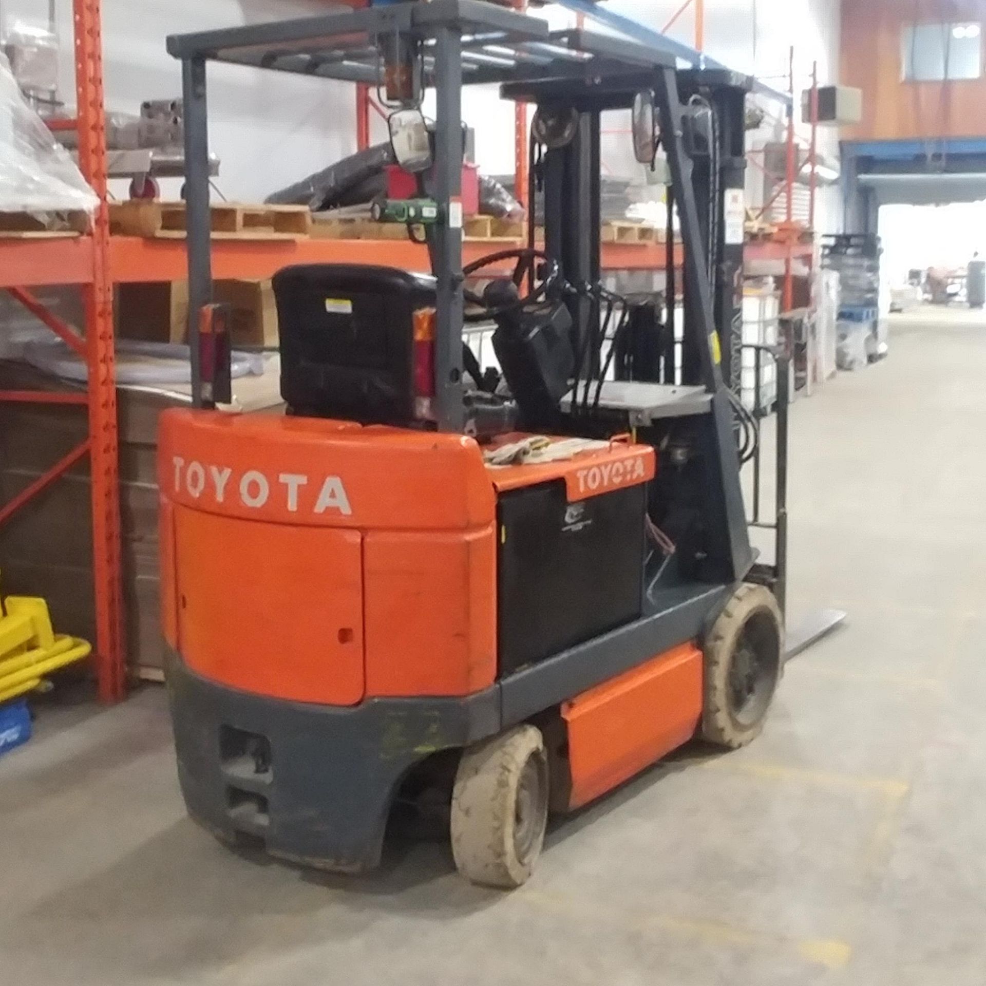 Toyota Electric Forklift Truck - 3 Stage - c/w chargers - 5000 lb capacity