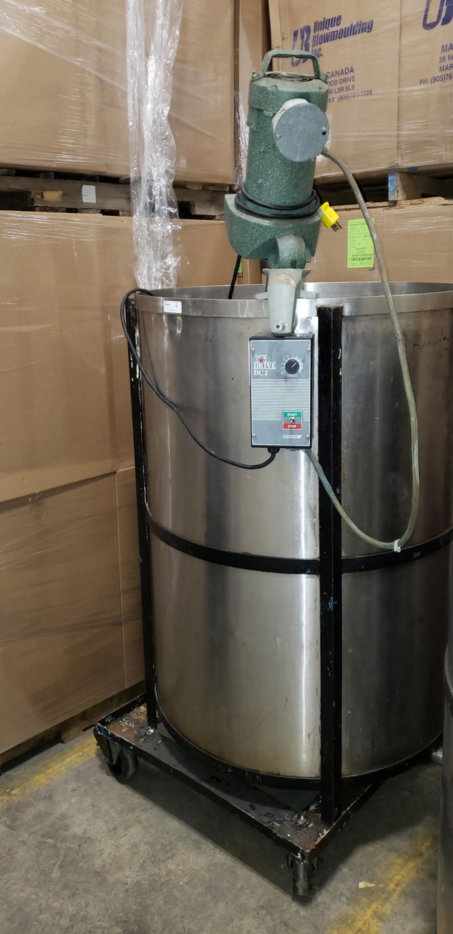 200 GAL STAINLESS STEEL TANK WITH LIGHTININ' MIXER - Image 10 of 10