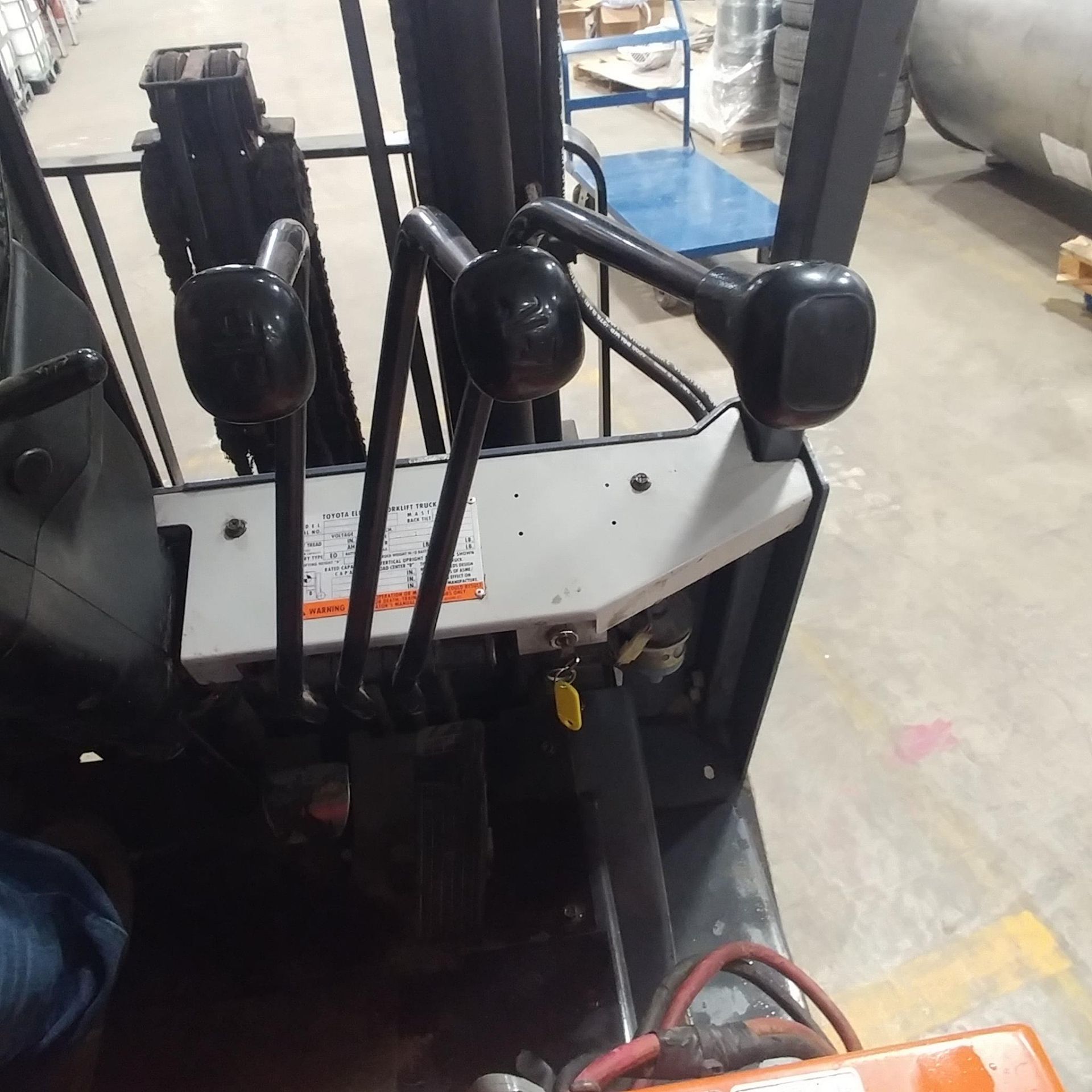 Toyota Electric Forklift Truck - 3 Stage - c/w chargers - 5000 lb capacity - Image 6 of 28