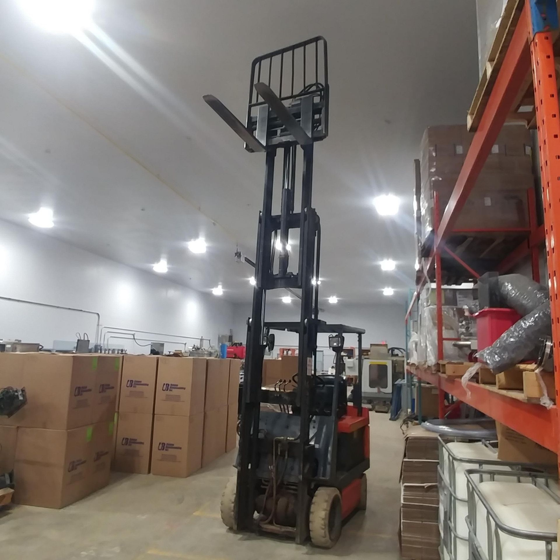 Toyota Electric Forklift Truck - 3 Stage - c/w chargers - 5000 lb capacity - Image 13 of 28