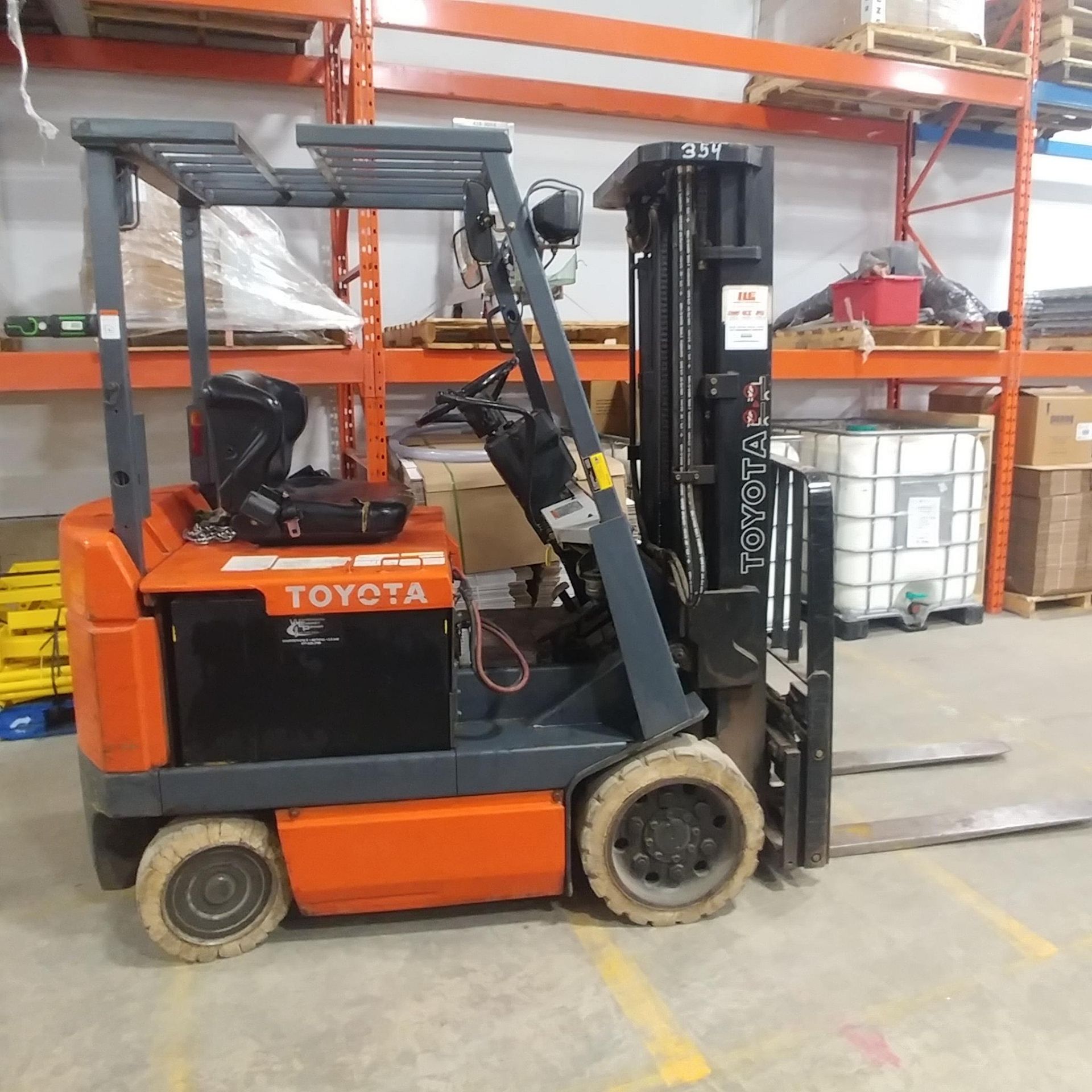 Toyota Electric Forklift Truck - 3 Stage - c/w chargers - 5000 lb capacity - Image 2 of 28