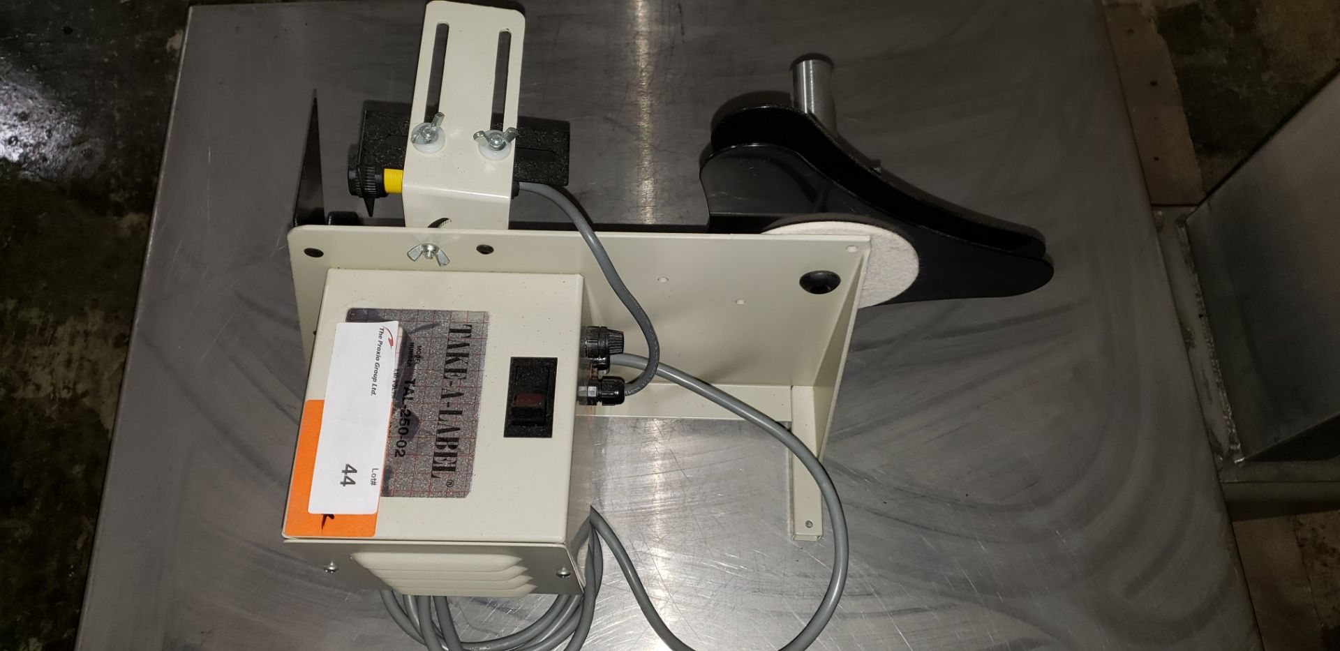 Take-A-Label Table Top Label Dispenser - Image 6 of 6