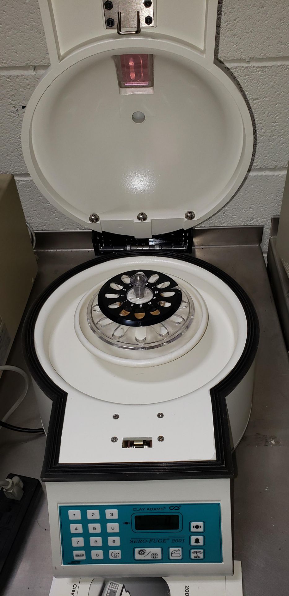 Clay-Adams Sero-Fuge 2001 Benchtop Centrifuge - Image 4 of 5