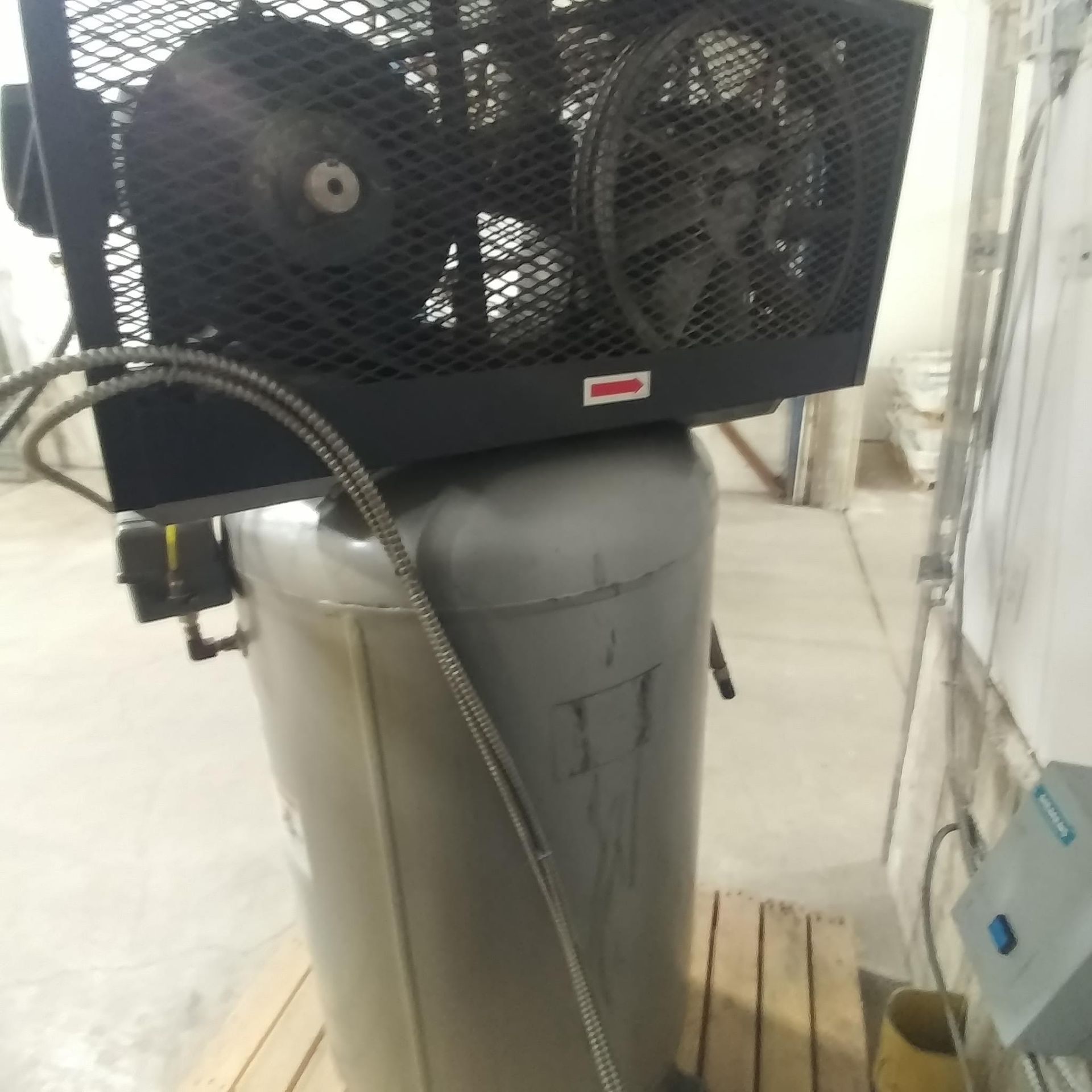 Signature Air Compressor,  7.5HP with starter panel. Mfg by Princess Auto - Image 2 of 14