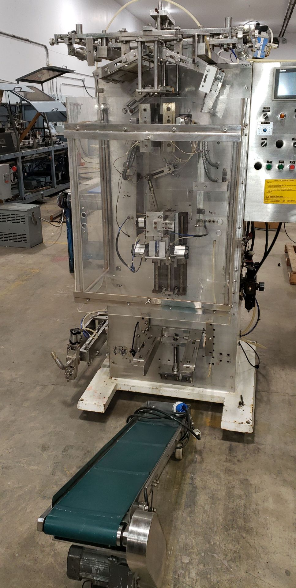 SAVPAK VERTICAL FORM FILL & SEAL MACHINE 4 sided seal Model 120-LS Serial 275060 380 V 3phase 7 - Image 6 of 22