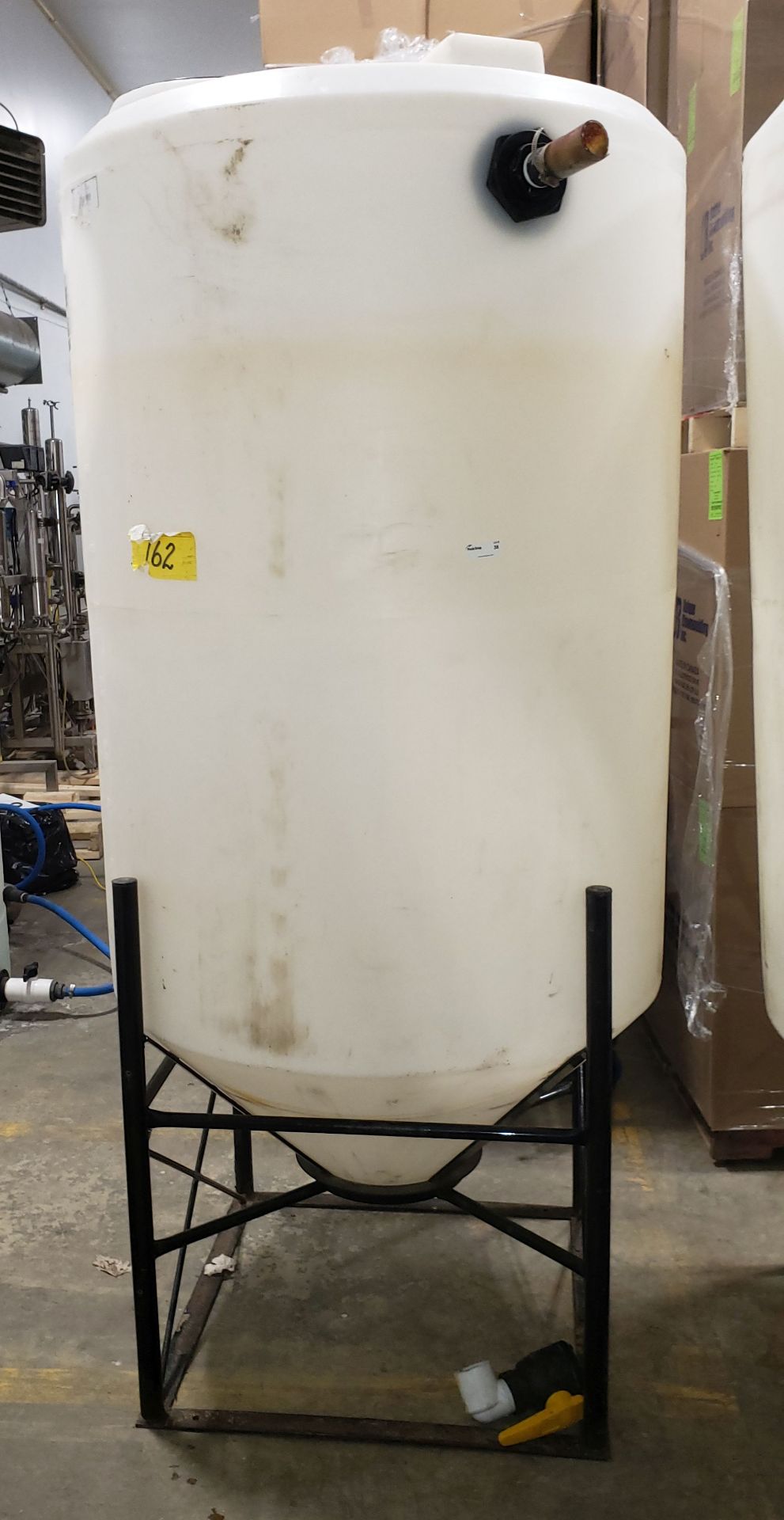 350 gallon pvc holding tanks with valve, lid and stand