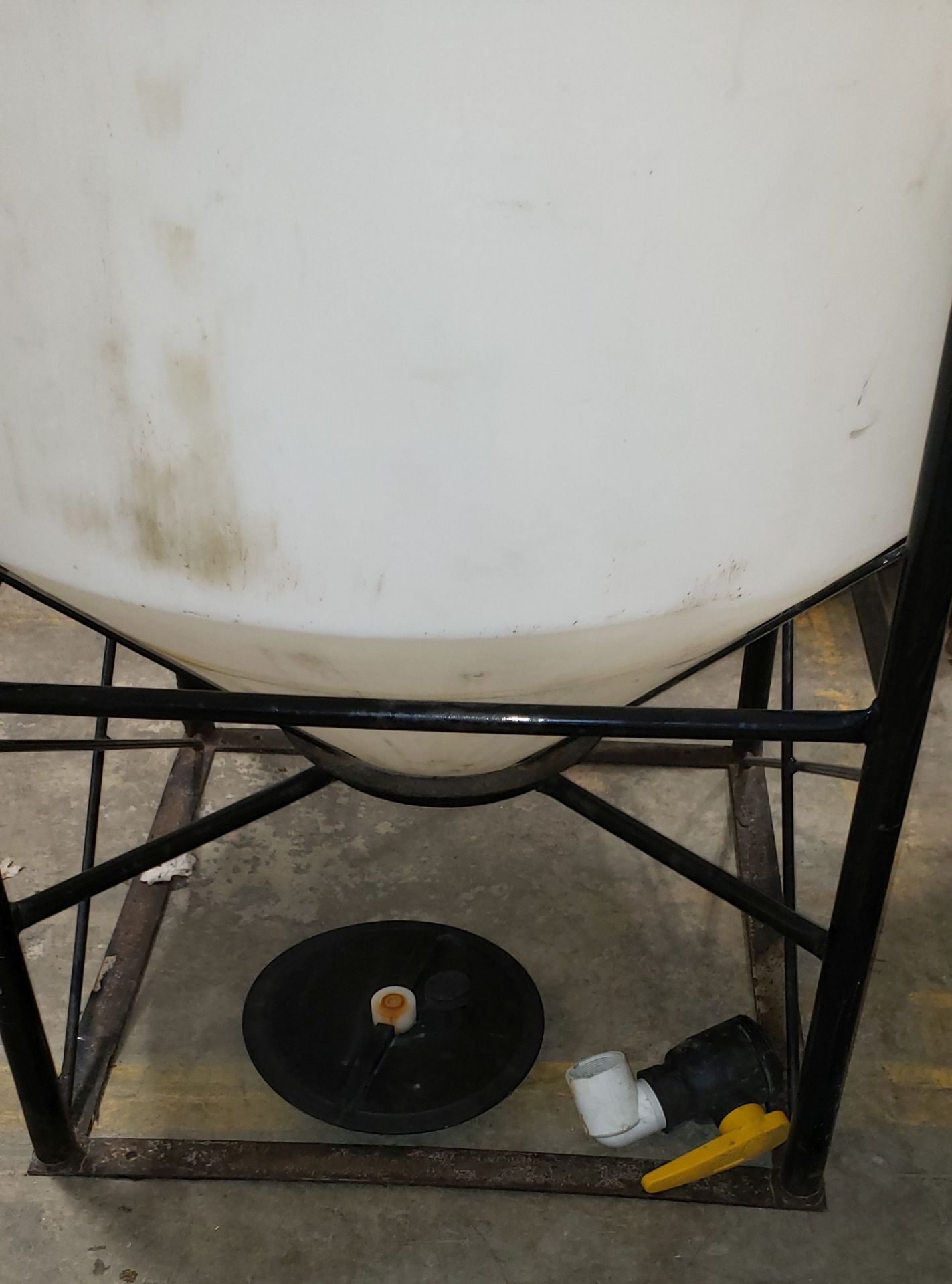 350 gallon pvc holding tanks with valve, lid and stand - Image 2 of 3