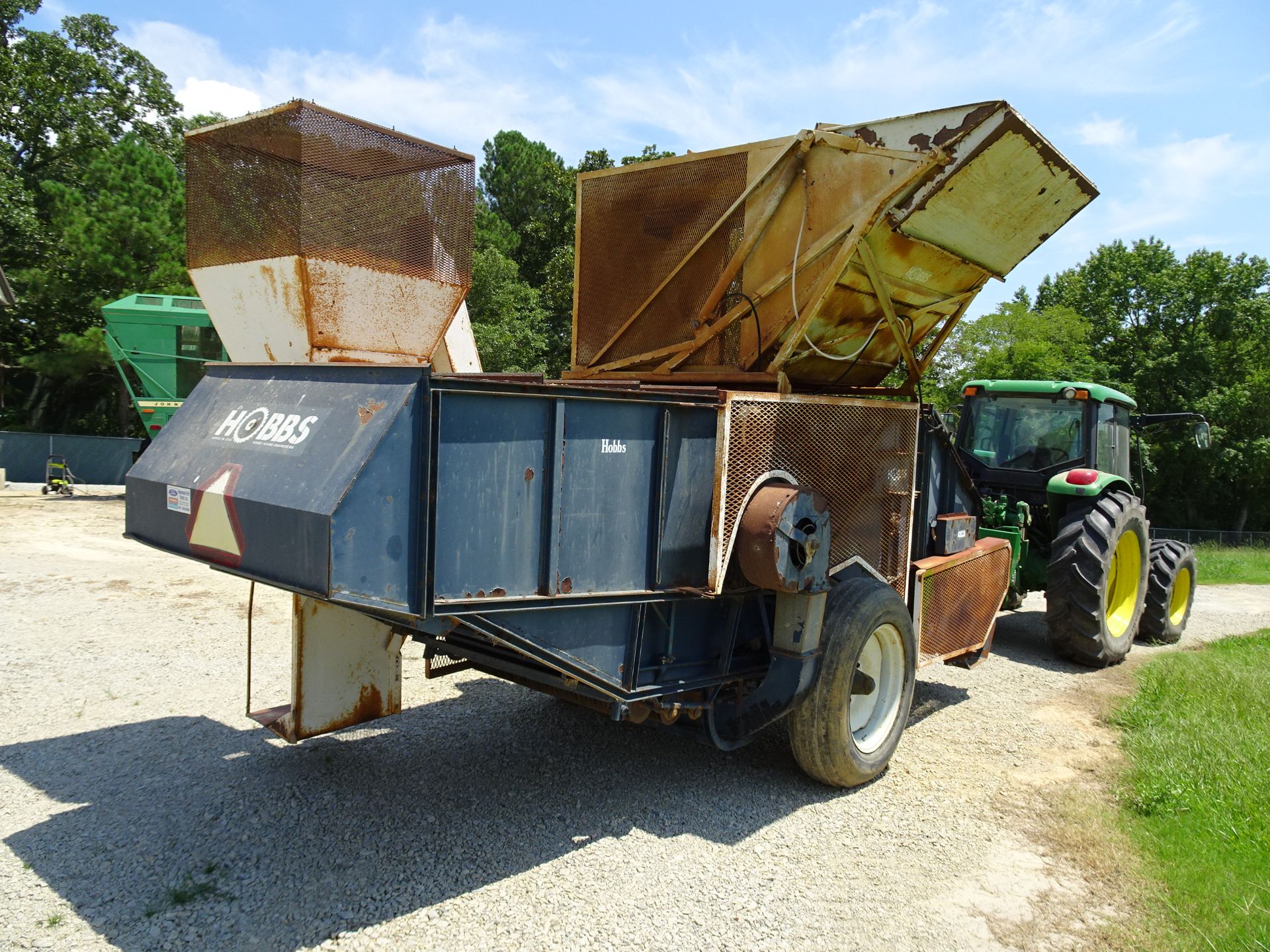 Hobbs Engineering Co. Model 522 Pull Type 2-Row Peanut Combine With PTO Shaft - Image 9 of 10