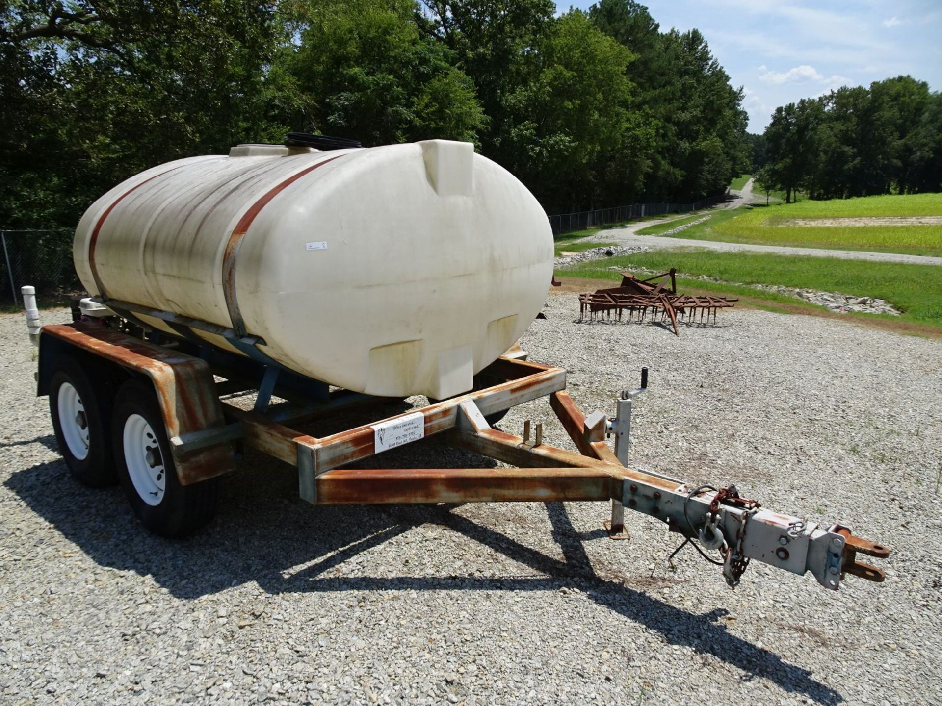 Dual Axle Tow Behind Water Distribution Trailer With 600 Gallon Capacity Tank and Honda Model - Image 4 of 8