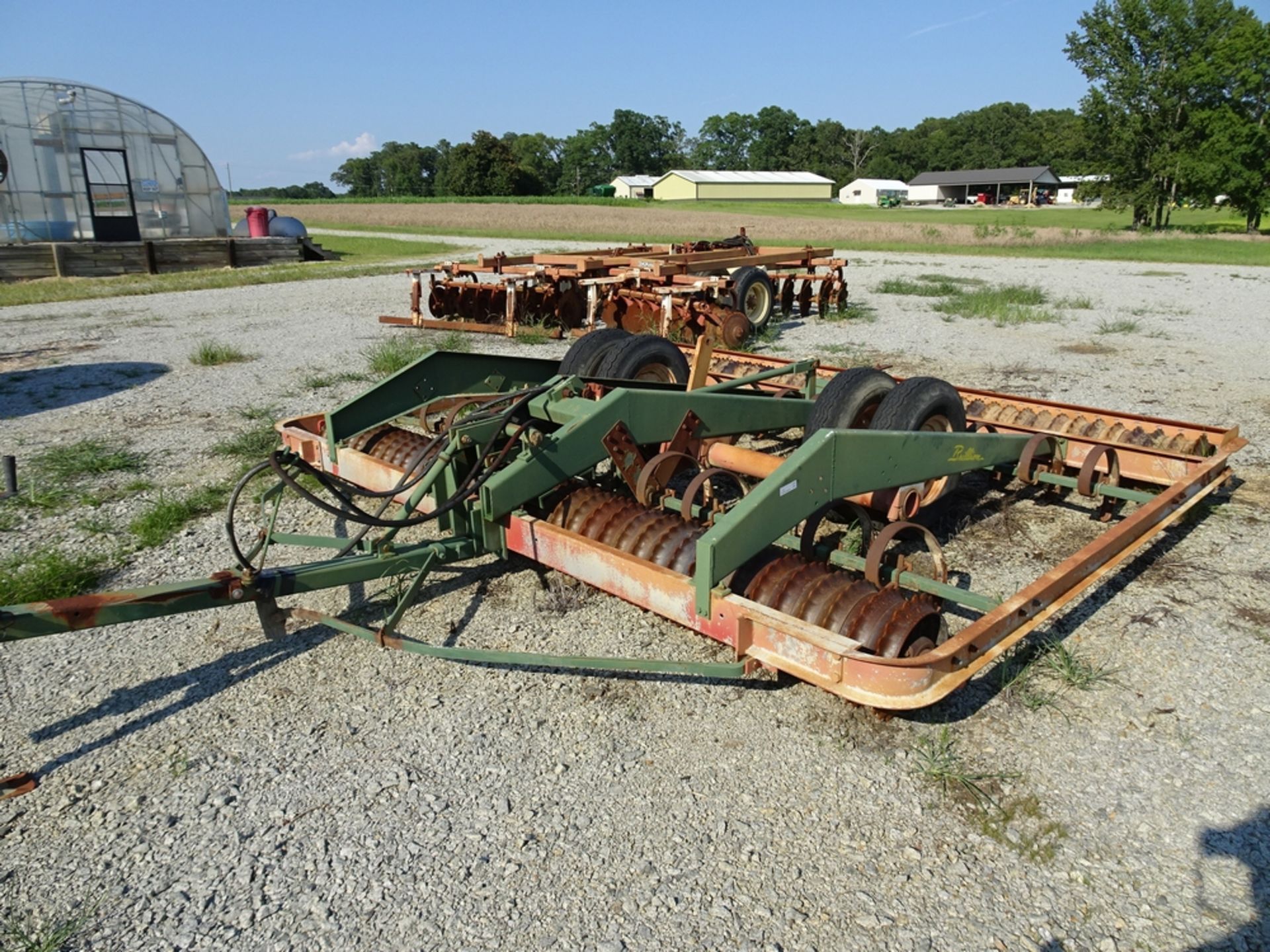 Brillion 12' pull behind Cultipacker with Hydraulically Actuated pneumatic transport wheels - Image 5 of 6