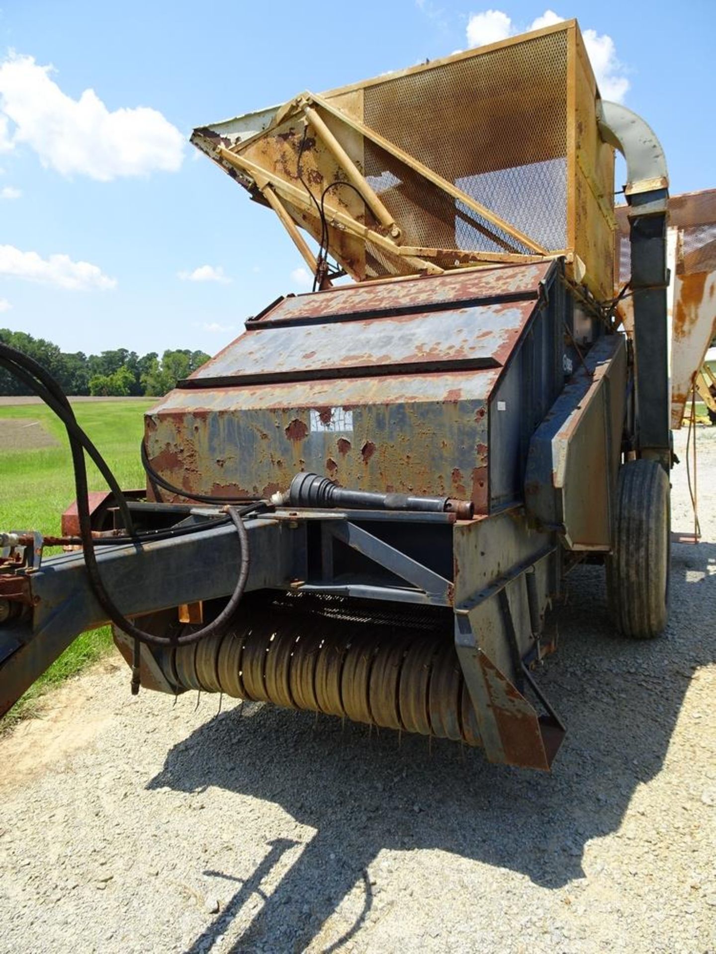 Hobbs Engineering Co. Model 522 Pull Type 2-Row Peanut Combine With PTO Shaft - Image 3 of 10