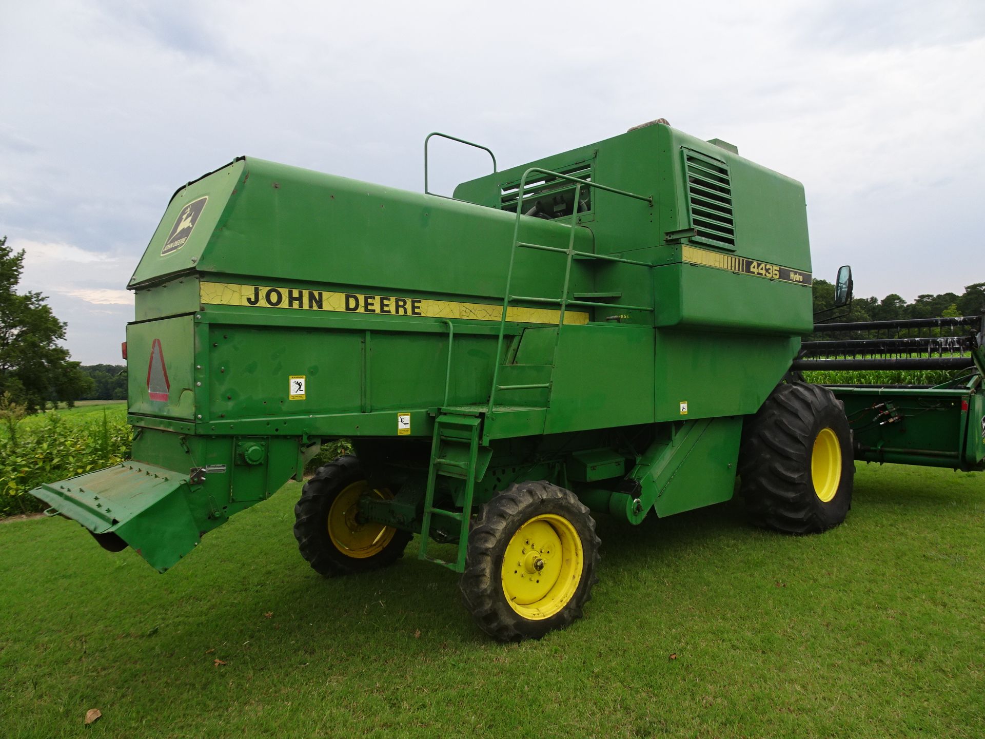 BULK LOT: Lots 39-43 John Deere Hydro Combine w/Grain & Corn Head & 2 Trailers See Auctioneers Note - Image 2 of 37