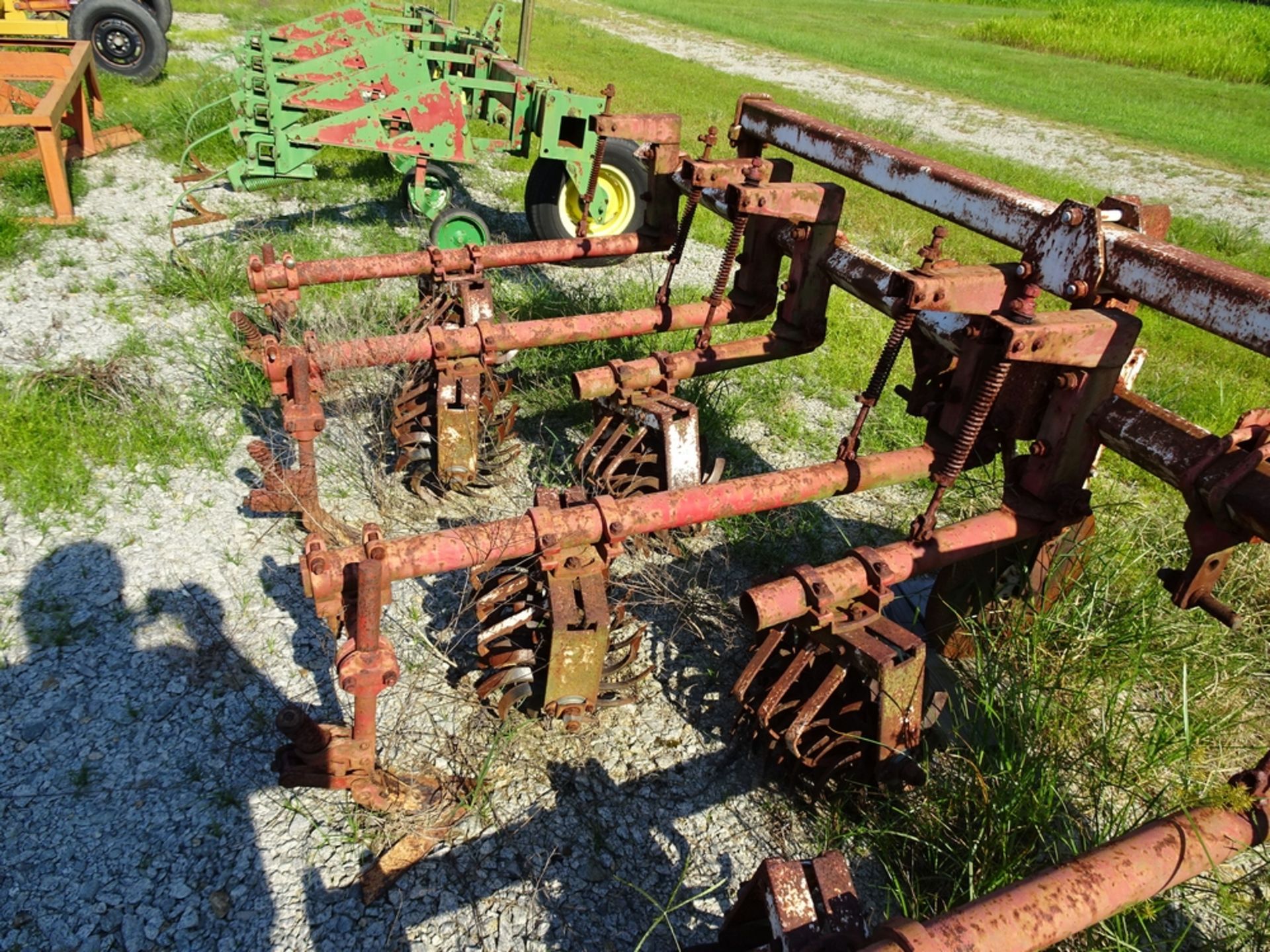 International Harvester 4 row tine cultivator with depth wheel and Class 2 3 point hitch - Image 5 of 7