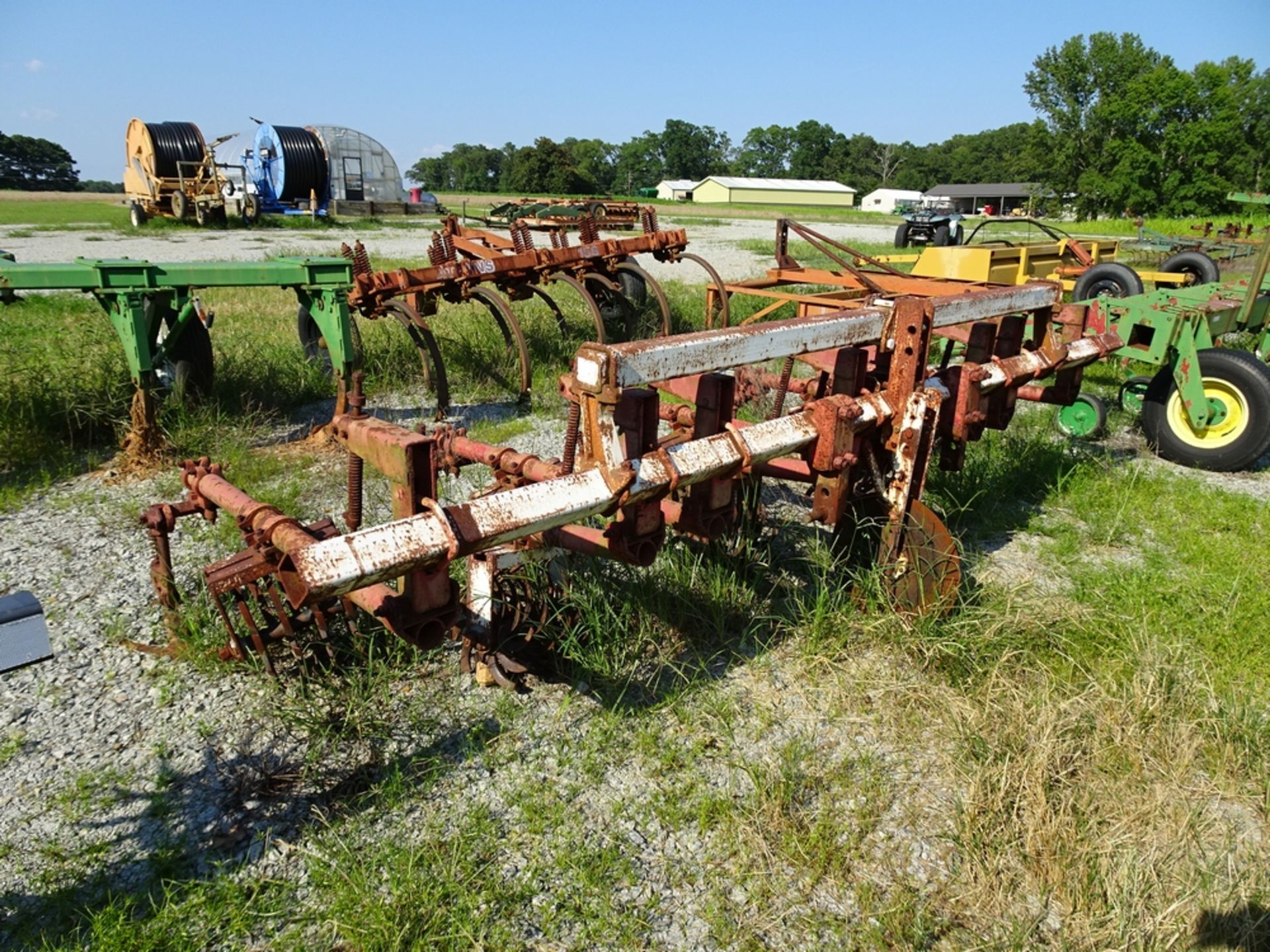 International Harvester 4 row tine cultivator with depth wheel and Class 2 3 point hitch - Image 2 of 7