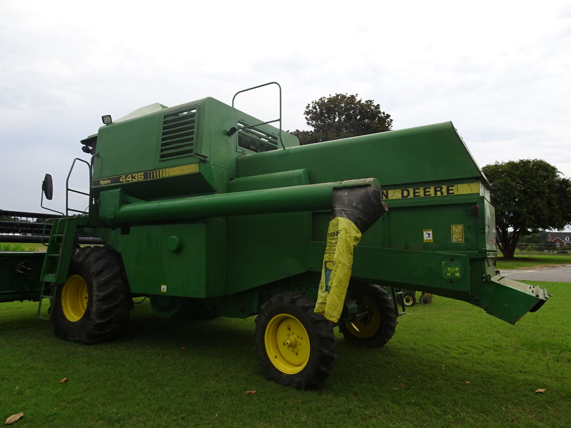 BULK LOT: Lots 39-43 John Deere Hydro Combine w/Grain & Corn Head & 2 Trailers See Auctioneers Note - Image 3 of 37