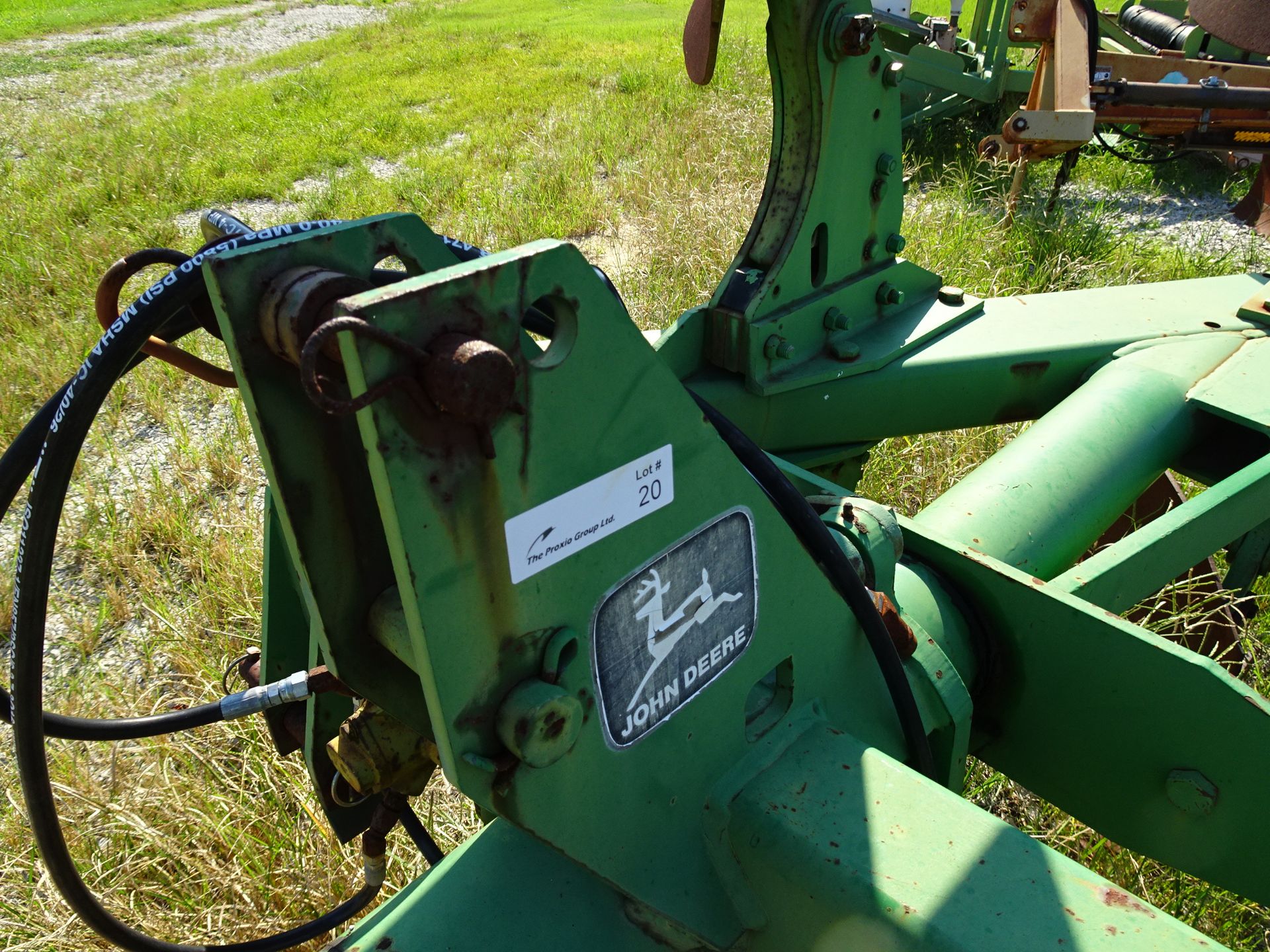 John Deere 3 route flip style hydraulically actuated moldboard plow model numbers 4200 with piston - Image 6 of 6