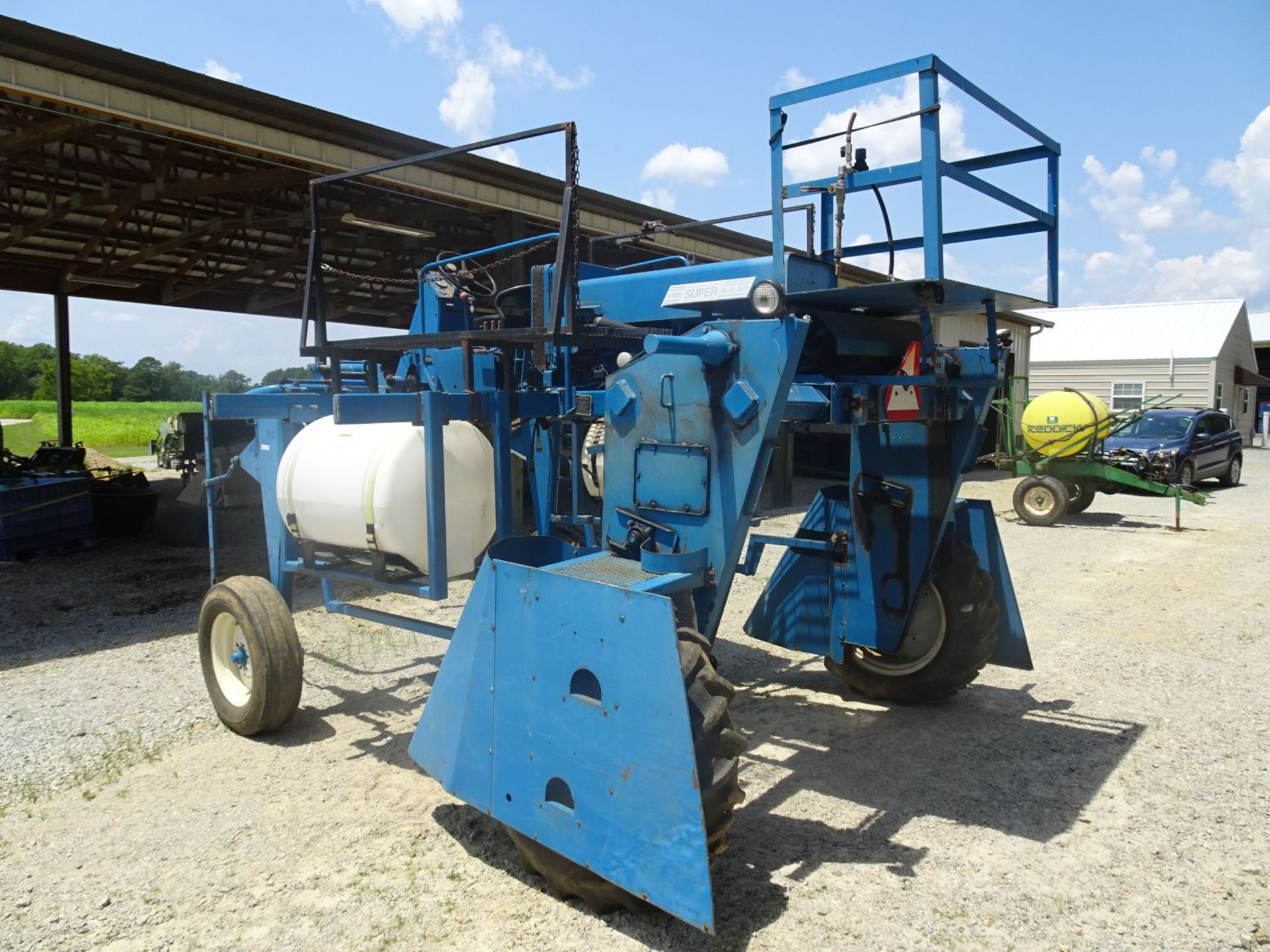 Super Blue Boy S-6000 High Clearance Crop Sprayer With Front Mounted Booms and (2) 100 Gallon Tanks - Image 4 of 7