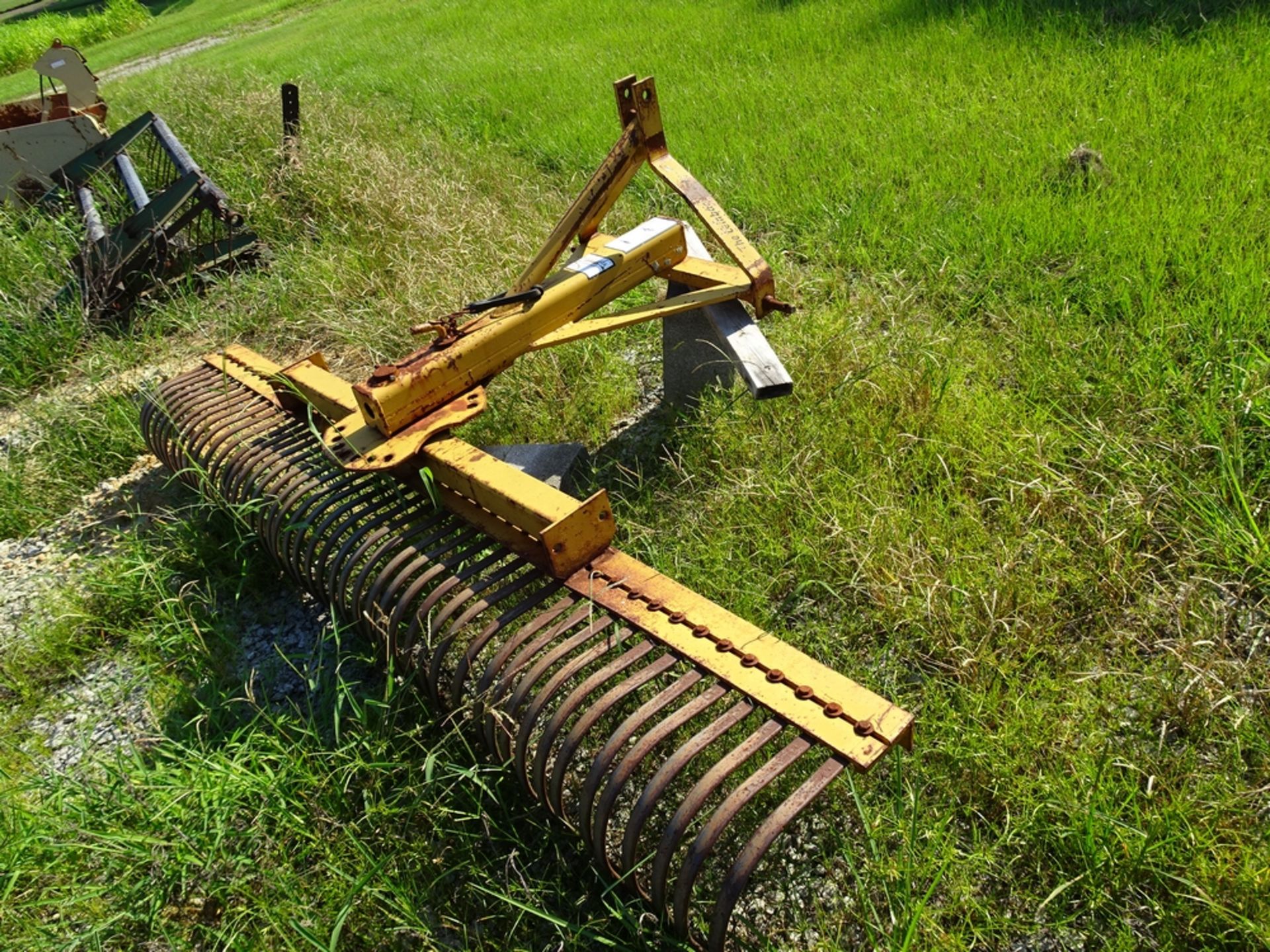 leinbach Machinery Corp "the Leinbach Line" 7' York Rake with class 1 3 point hitch - Image 4 of 5