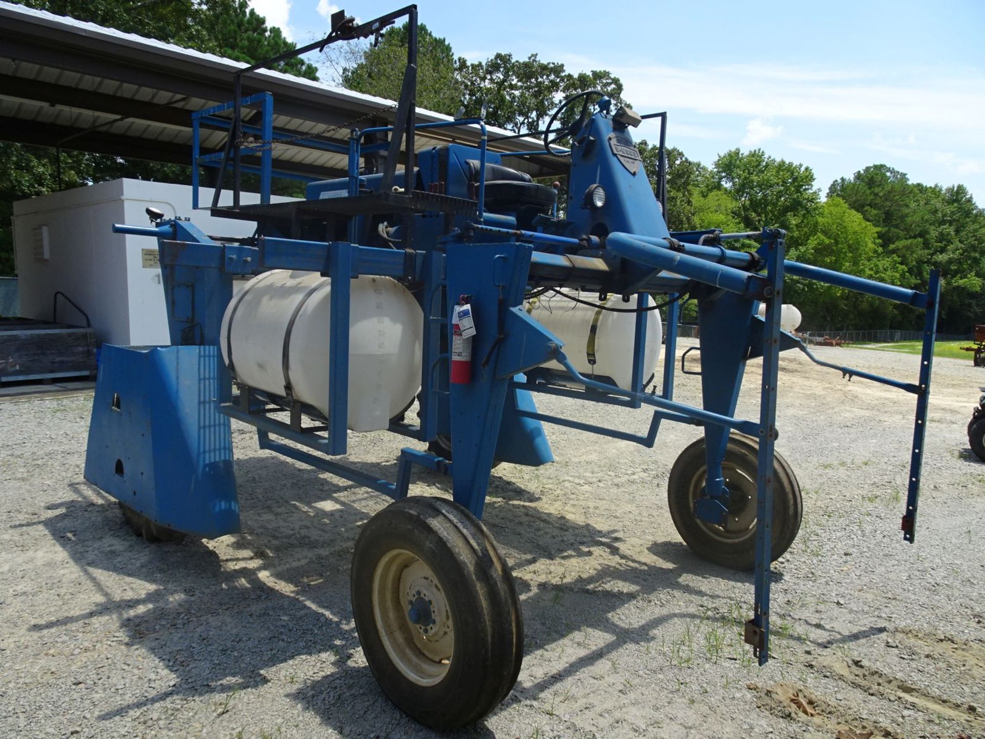 Super Blue Boy S-6000 High Clearance Crop Sprayer With Front Mounted Booms and (2) 100 Gallon Tanks - Image 2 of 7