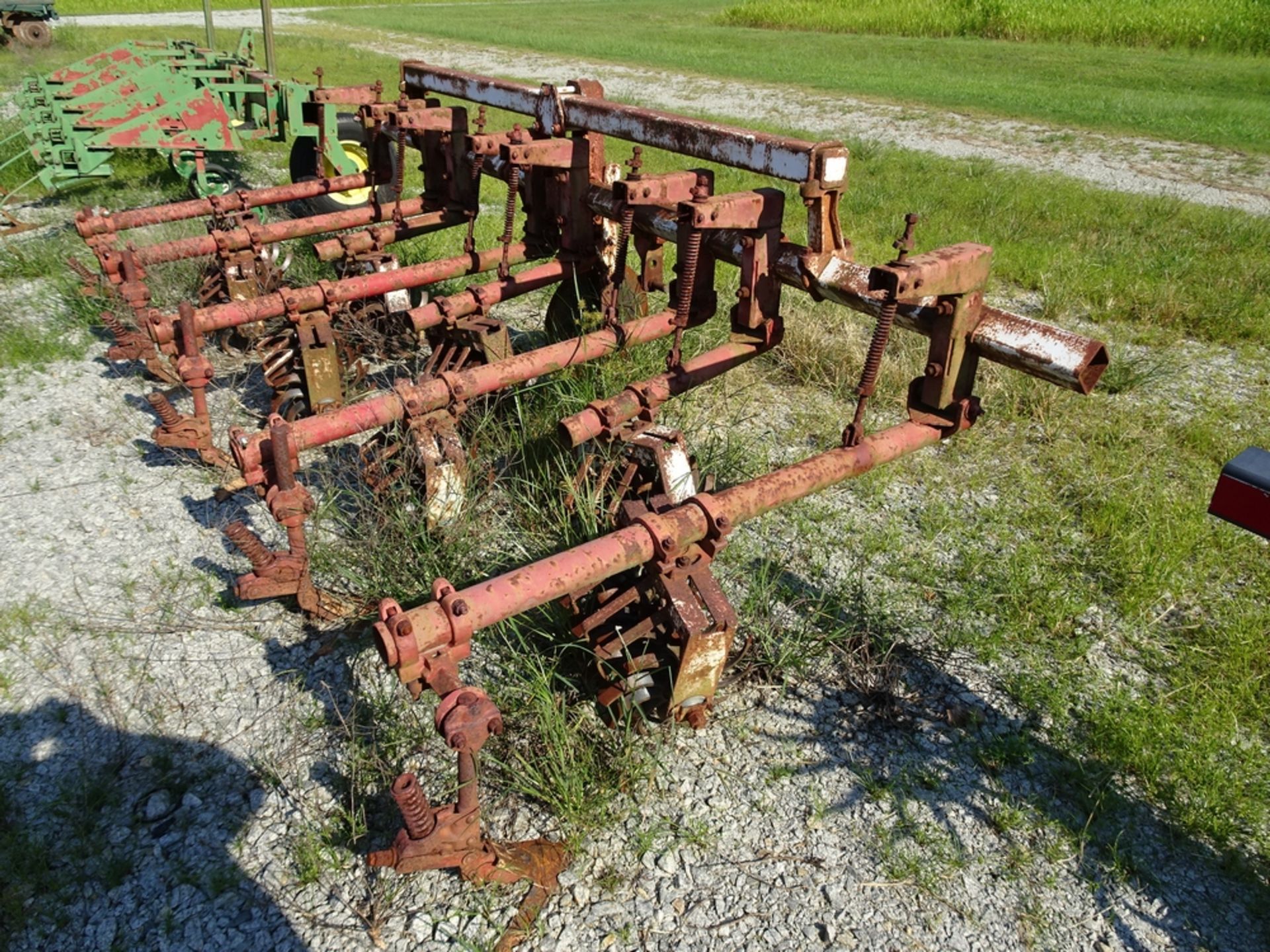 International Harvester 4 row tine cultivator with depth wheel and Class 2 3 point hitch - Image 4 of 7