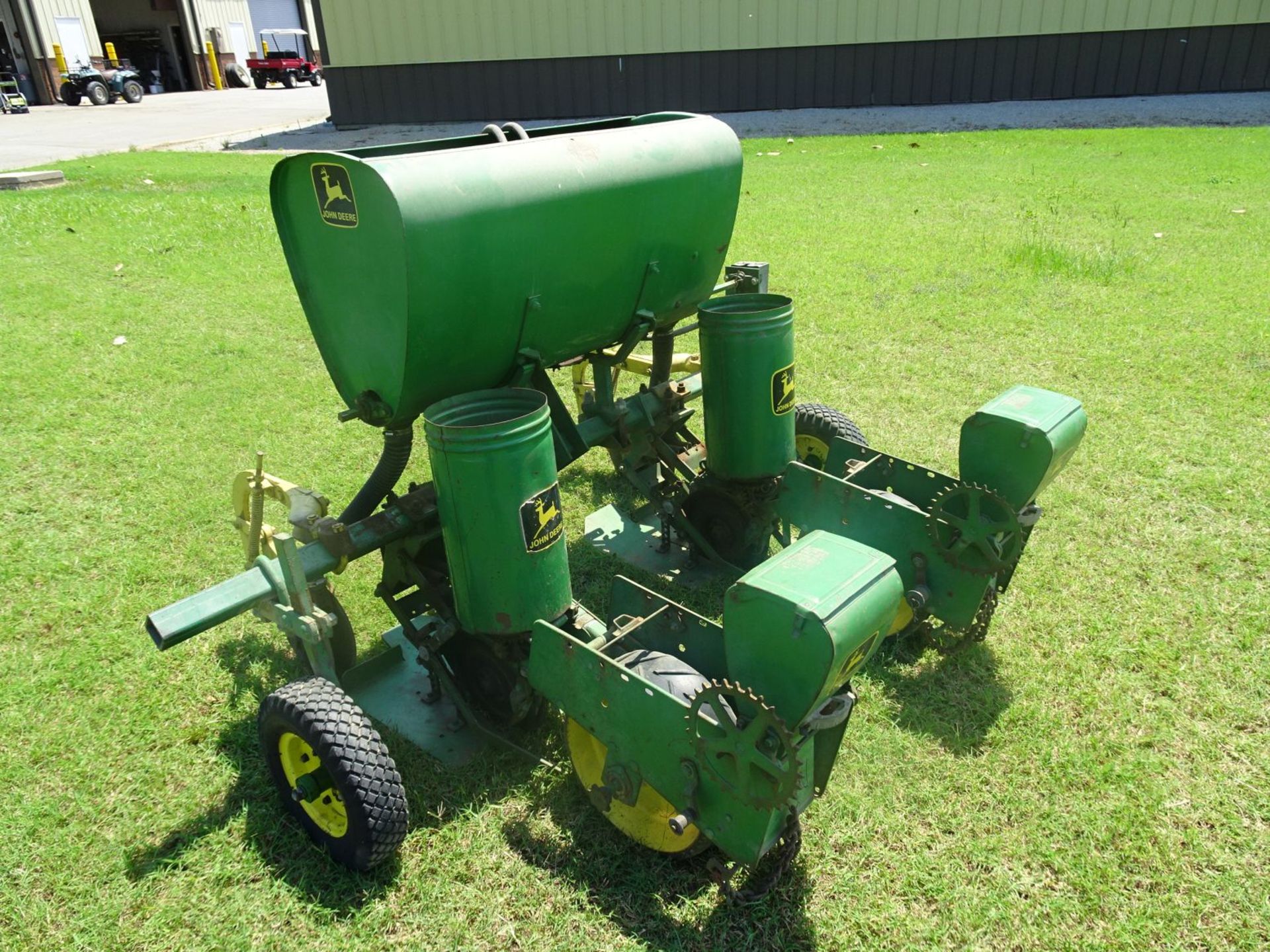 John Deere 2-Row Planter With 86" Cat 1 and 2 Mounting Bar, 42" Hydraulic Fertilizer Mixing/ - Image 3 of 8