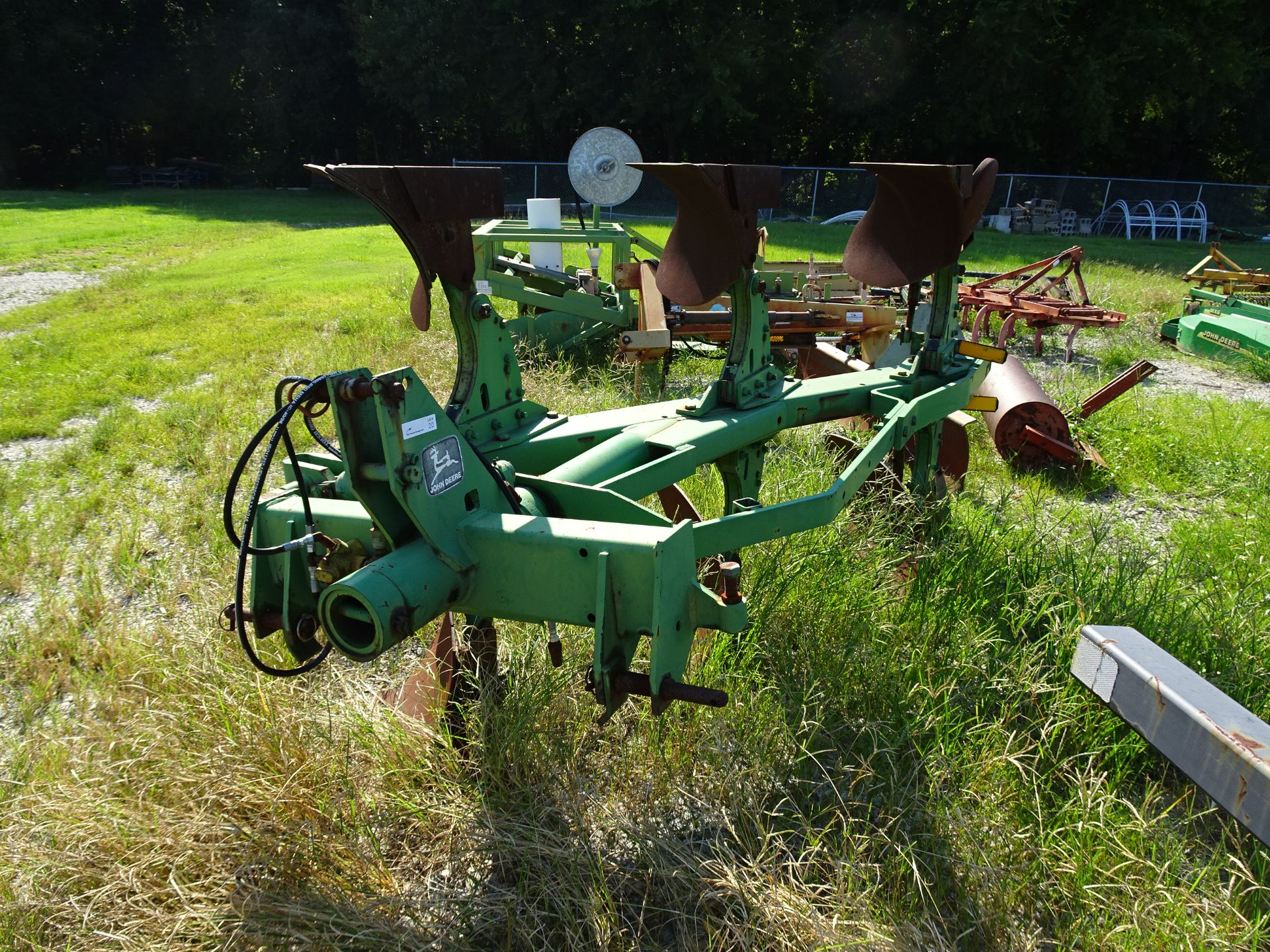 John Deere 3 route flip style hydraulically actuated moldboard plow model numbers 4200 with piston