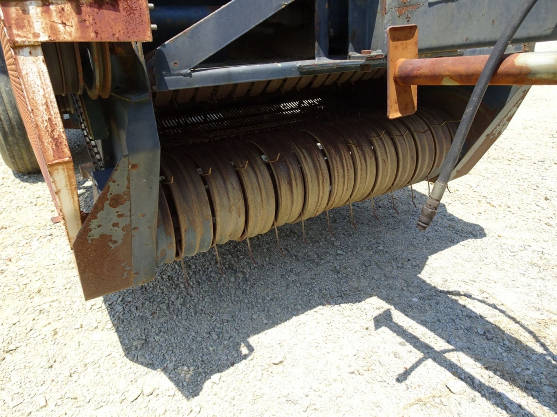 Hobbs Engineering Co. Model 522 Pull Type 2-Row Peanut Combine With PTO Shaft - Image 5 of 10