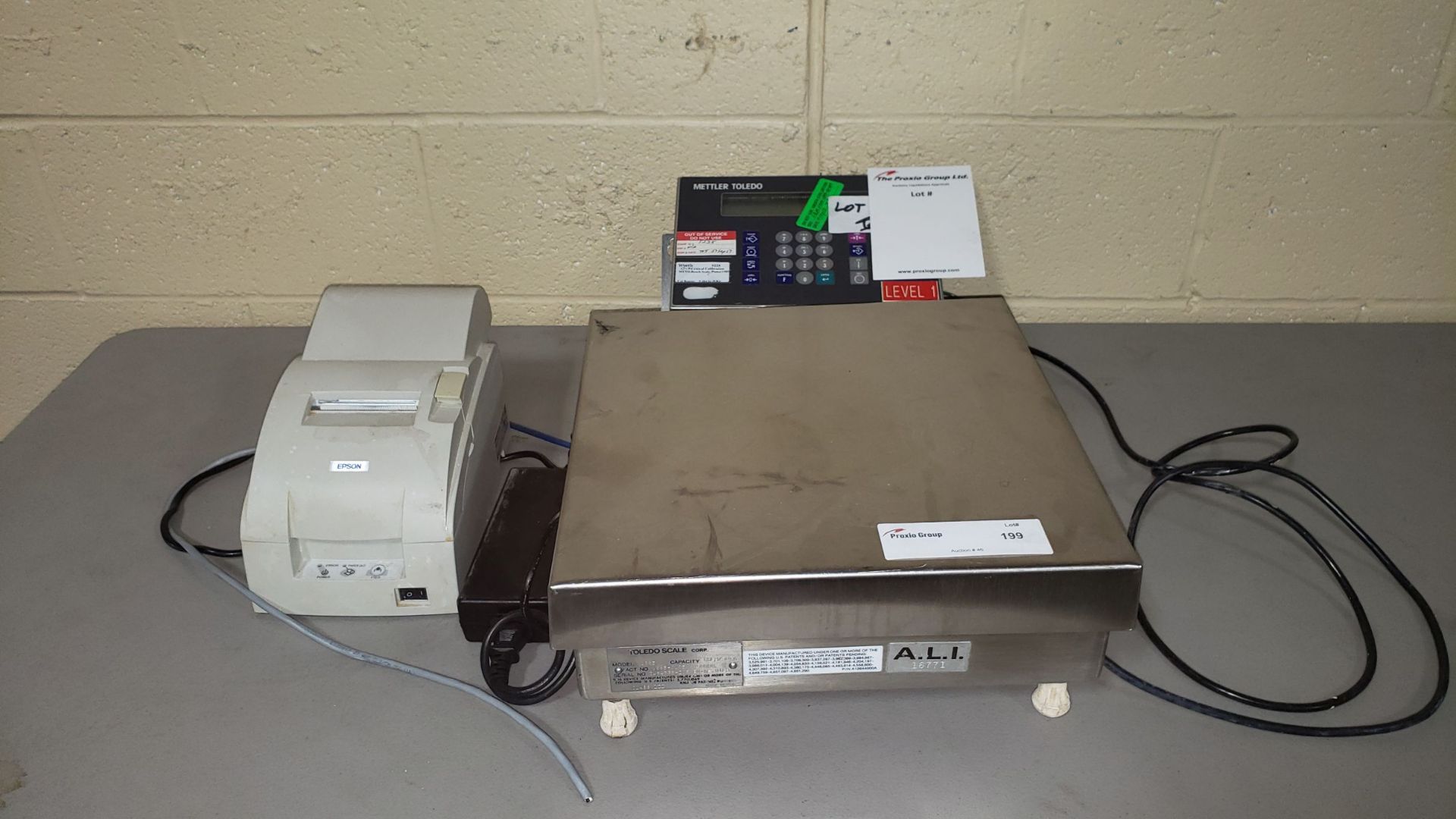 Mettler Toledo platform scale, Model 1985, 66lb/30kg Capacity, with Mettler Toledo PUMA readout,