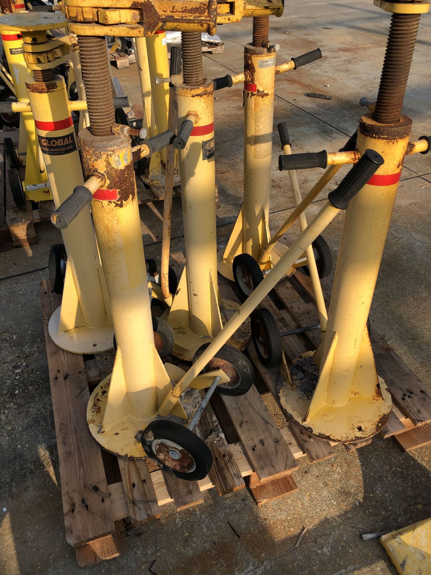 (5) Global Industries 100,000Lbs 2-Wheeled Ratcheting Trailer Stabilizing Jack Stands - Image 4 of 5