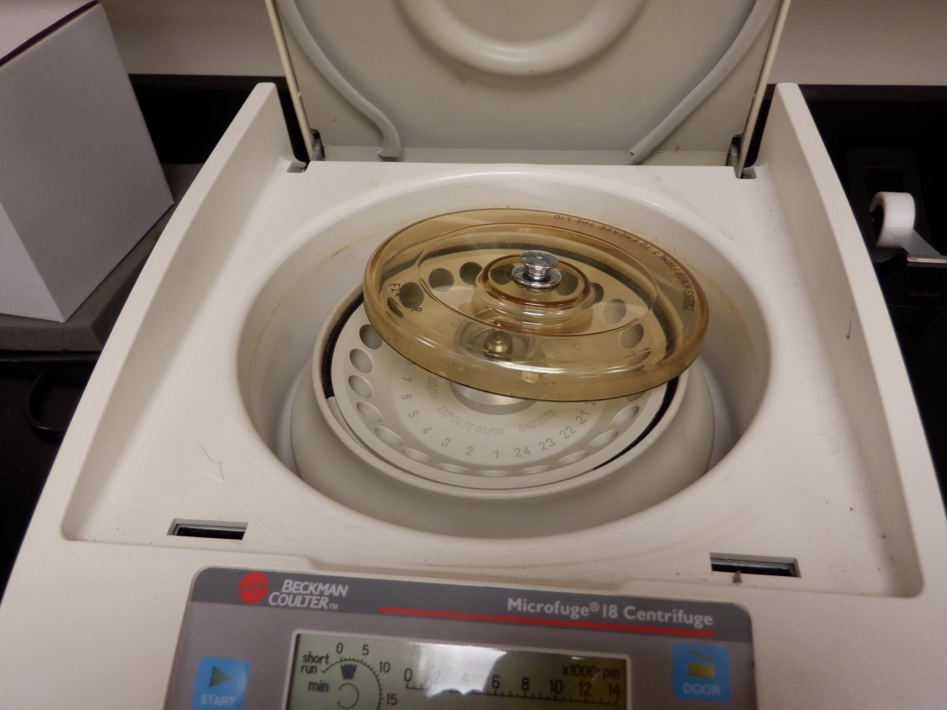 Beckman Coulter Microfuge 18 Centrifuge, 120v/4A/50-60Hz, serial no. MFA06F018 - Image 2 of 4