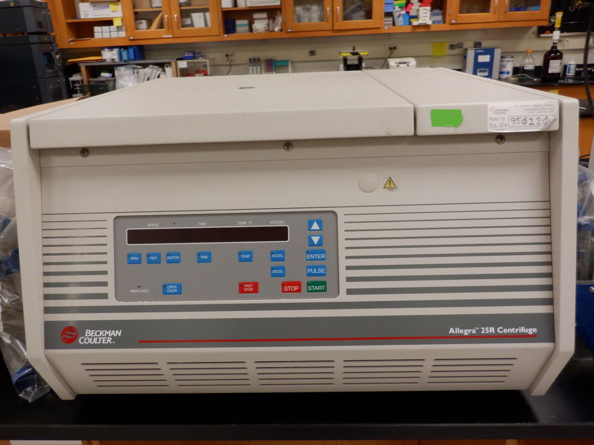 Beckman Coulter Allegra 25R Centrifuge, 208V, 16A, 60 Hz, Serial number AJC07B015