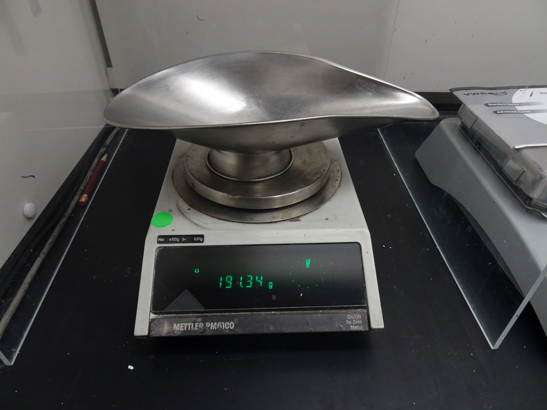 Mettler Model PM6100 6,100g Capcity Top Load Scale, sn P45116,