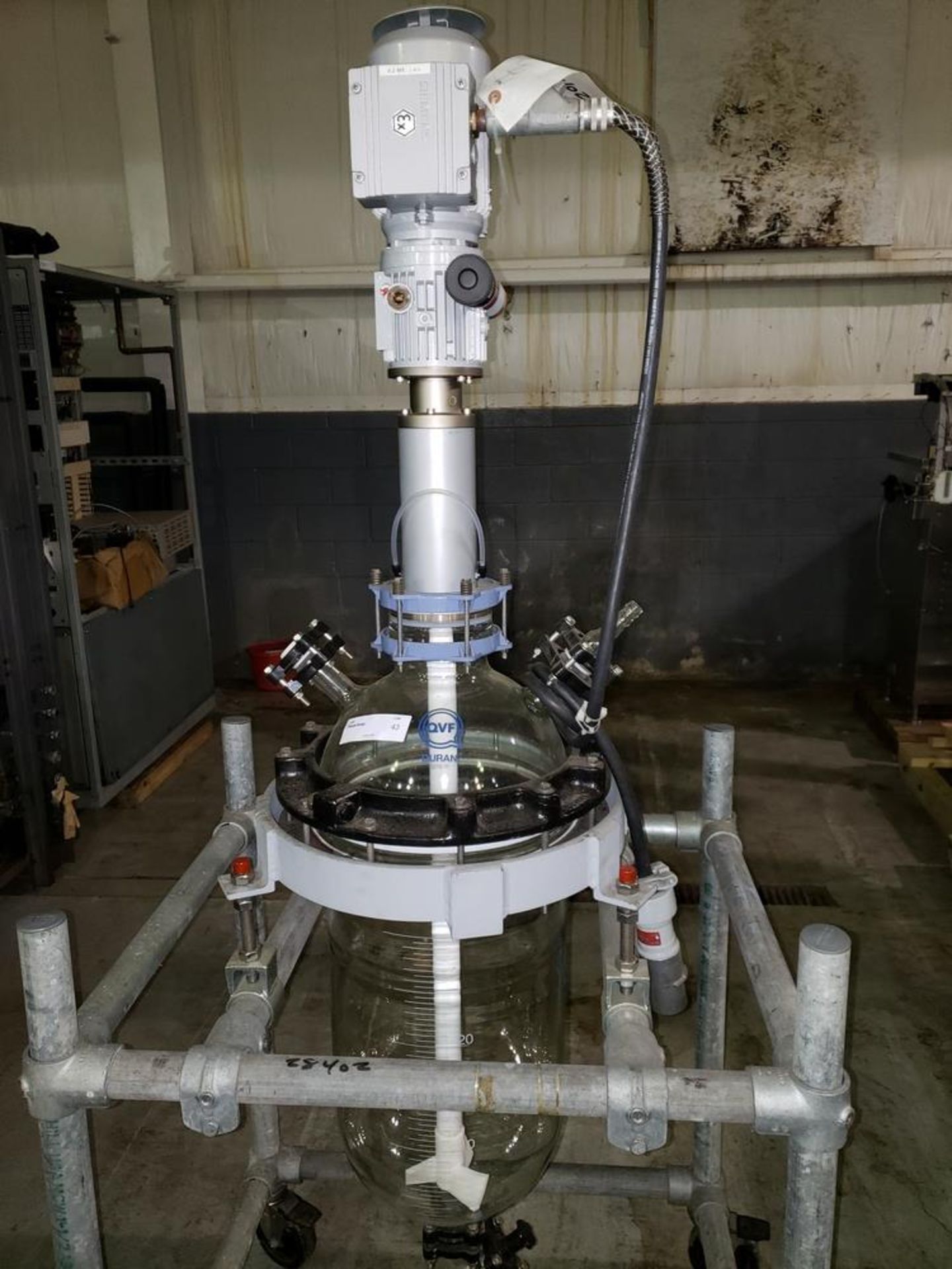 30 liter QVF agitated glass receiver, Duran 6076-11 glass, 300 mm diameter x 650 mm deep bowl, - Image 3 of 11