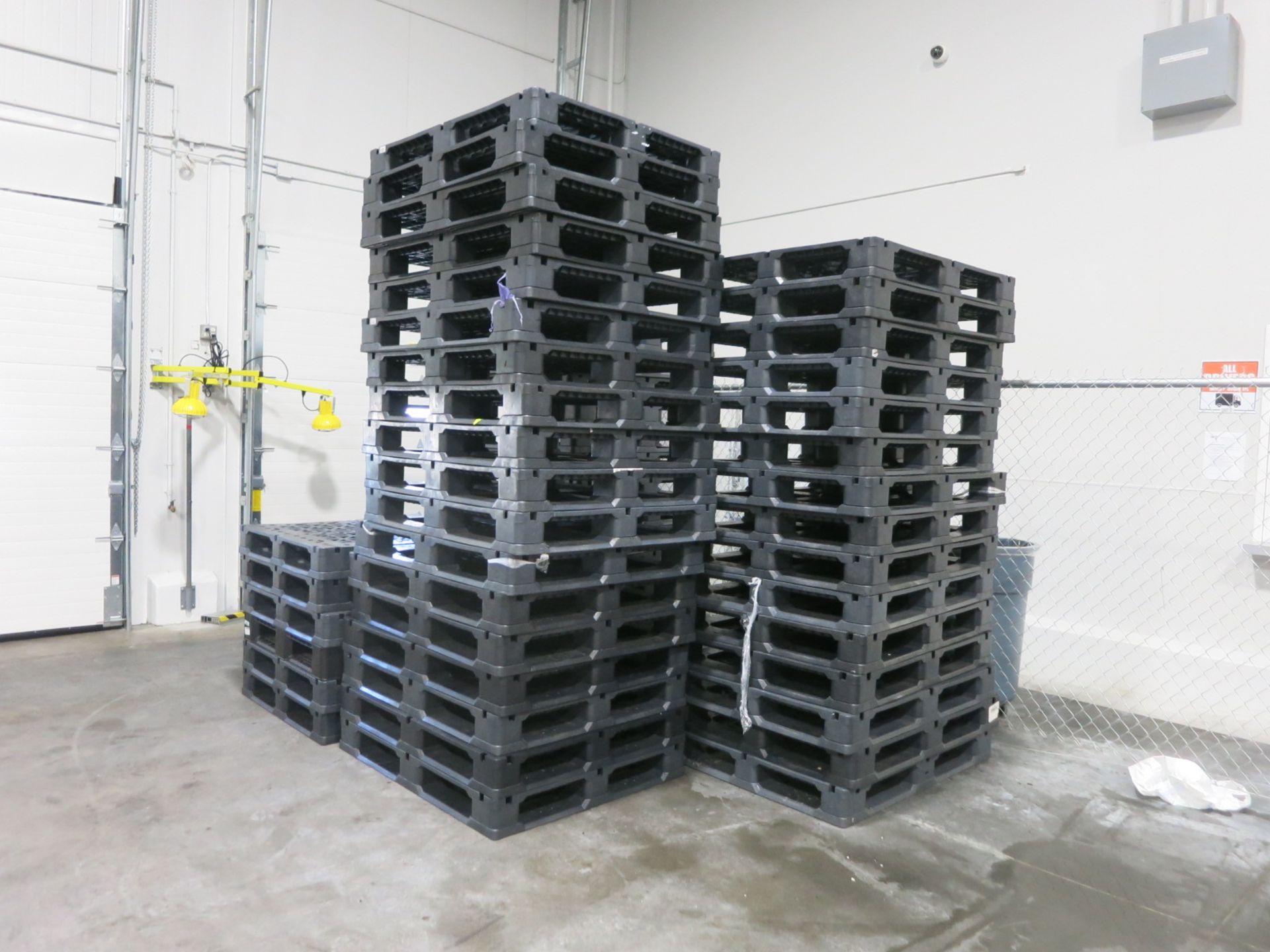 Pallets - Image 4 of 7