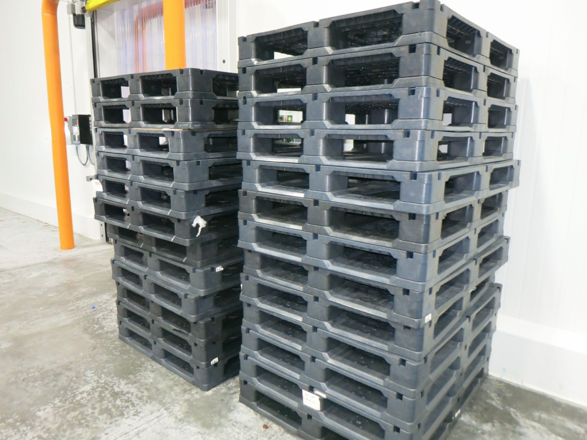 Pallets - Image 5 of 7