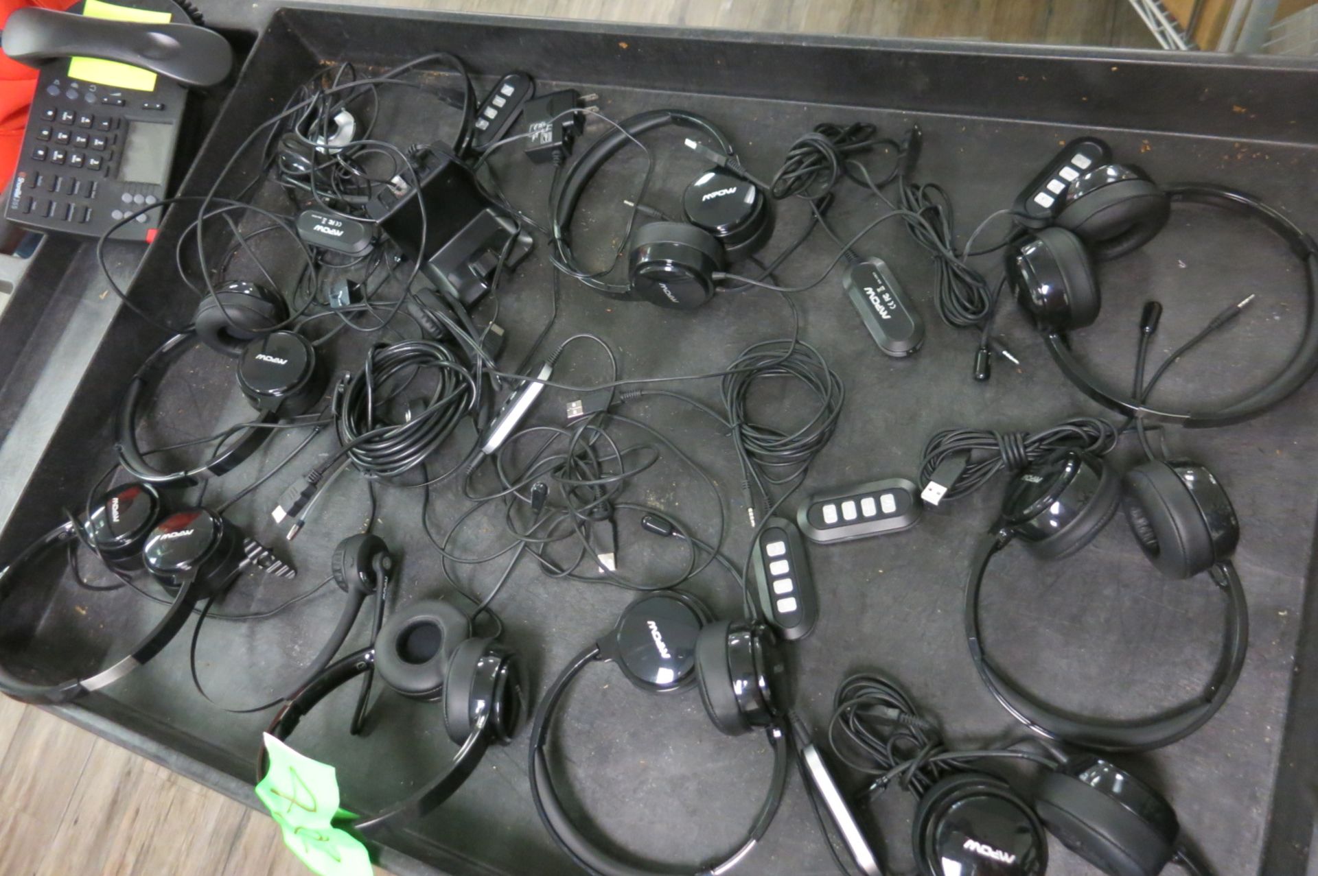Headsets - Image 2 of 5