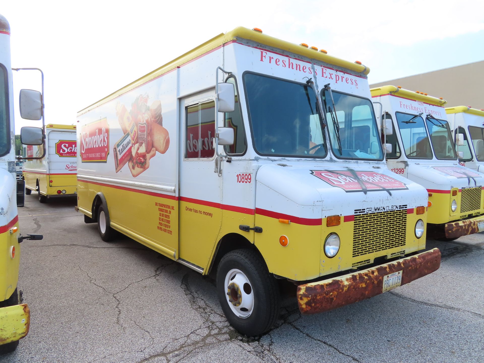 1999 Grumman Olsen Stepvan truck, 1 axle, VIN: 1GBHP32Y3X3304603, Lic. PBC1139, 18' box with - Image 2 of 4