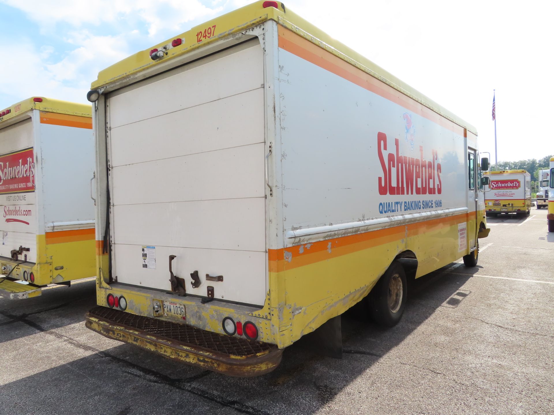 1997 Grumman Olsen Stepvan truck, 1 axle, VIN: 1GBHP32Y8V3311771, Lic. PAW1036, 18' box with - Image 3 of 4