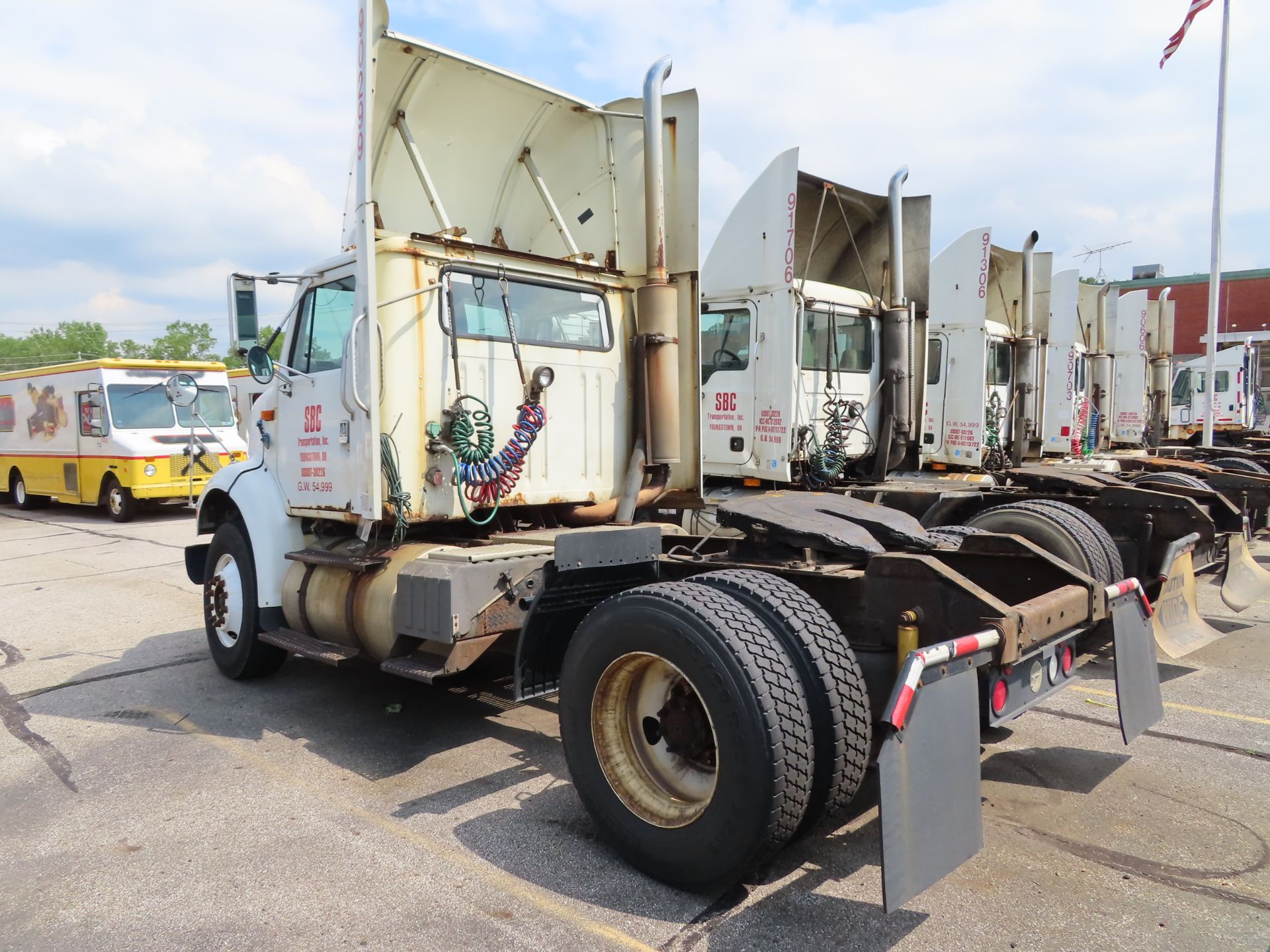 1999 International Truck tractor - Image 3 of 4