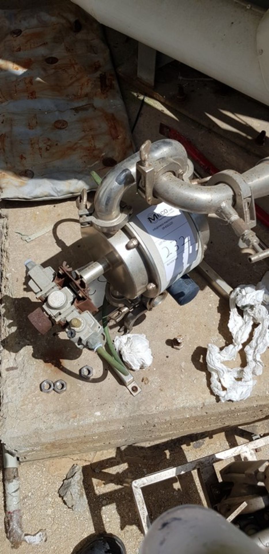 Top flow diaphragm pump