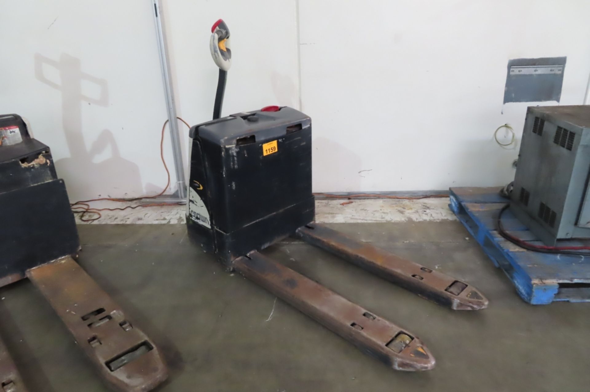 Crown Pallet Mover