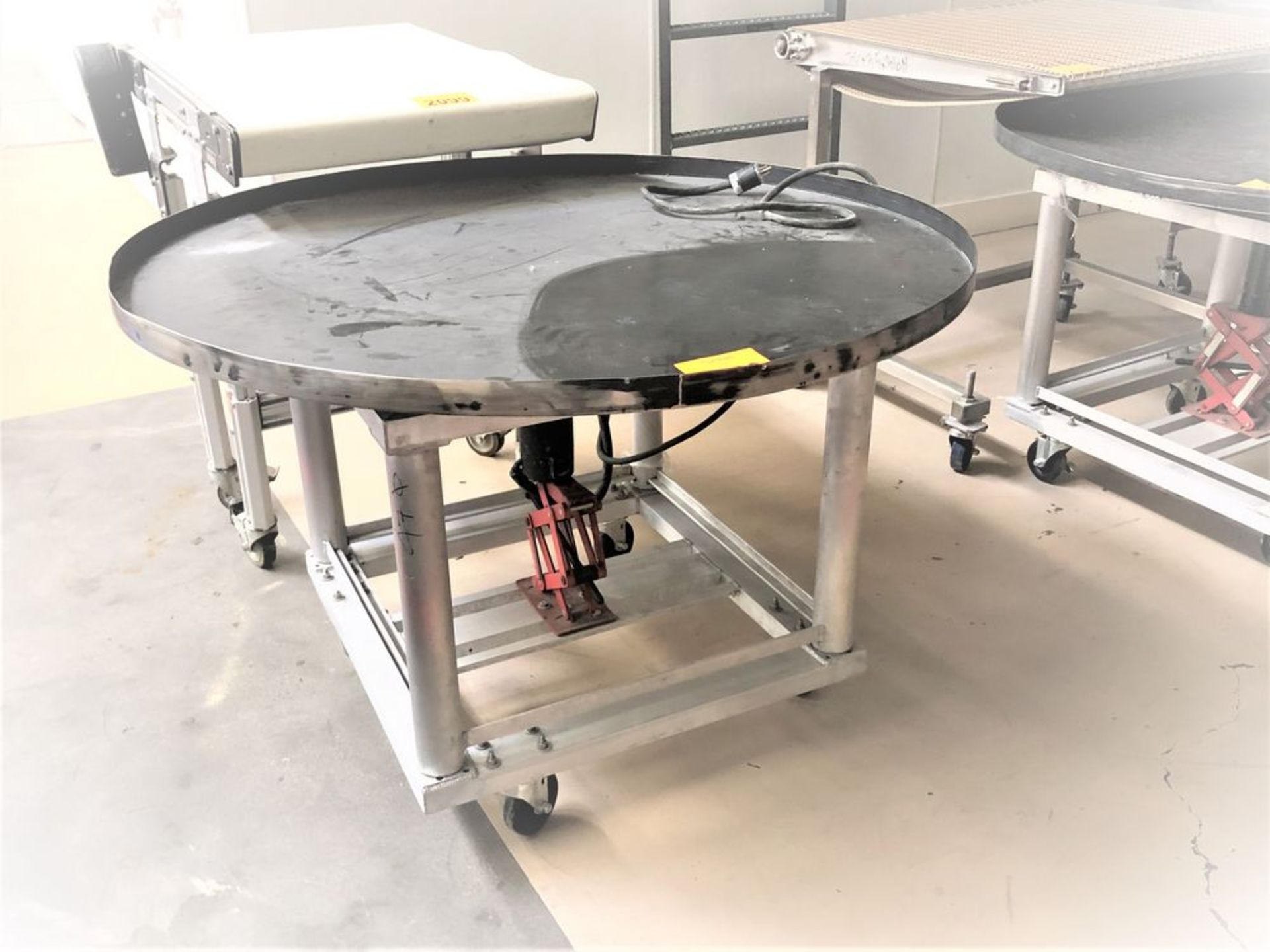 Rotary accumulation table