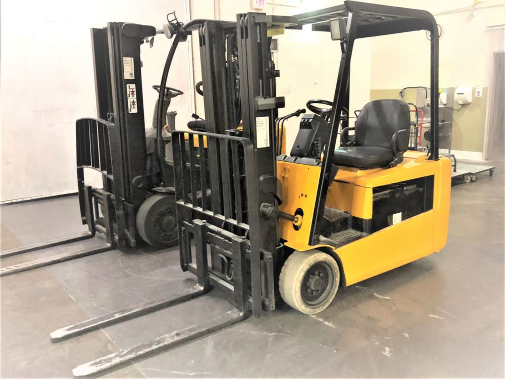 Electric forklift