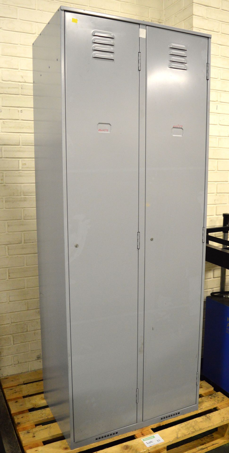 Steel Twin Banked Locker L76 x W50 x H201cm.