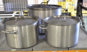 2x 7.2 Gallon Cooking Pot. 1x 31 ltr Heavy Pan.