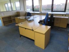 QTY OF VARIOUS LIGHTWOOD EFFECT OFFICE FURNITURE (FOR FULL CONTENTS SEE DESCRIPTION)